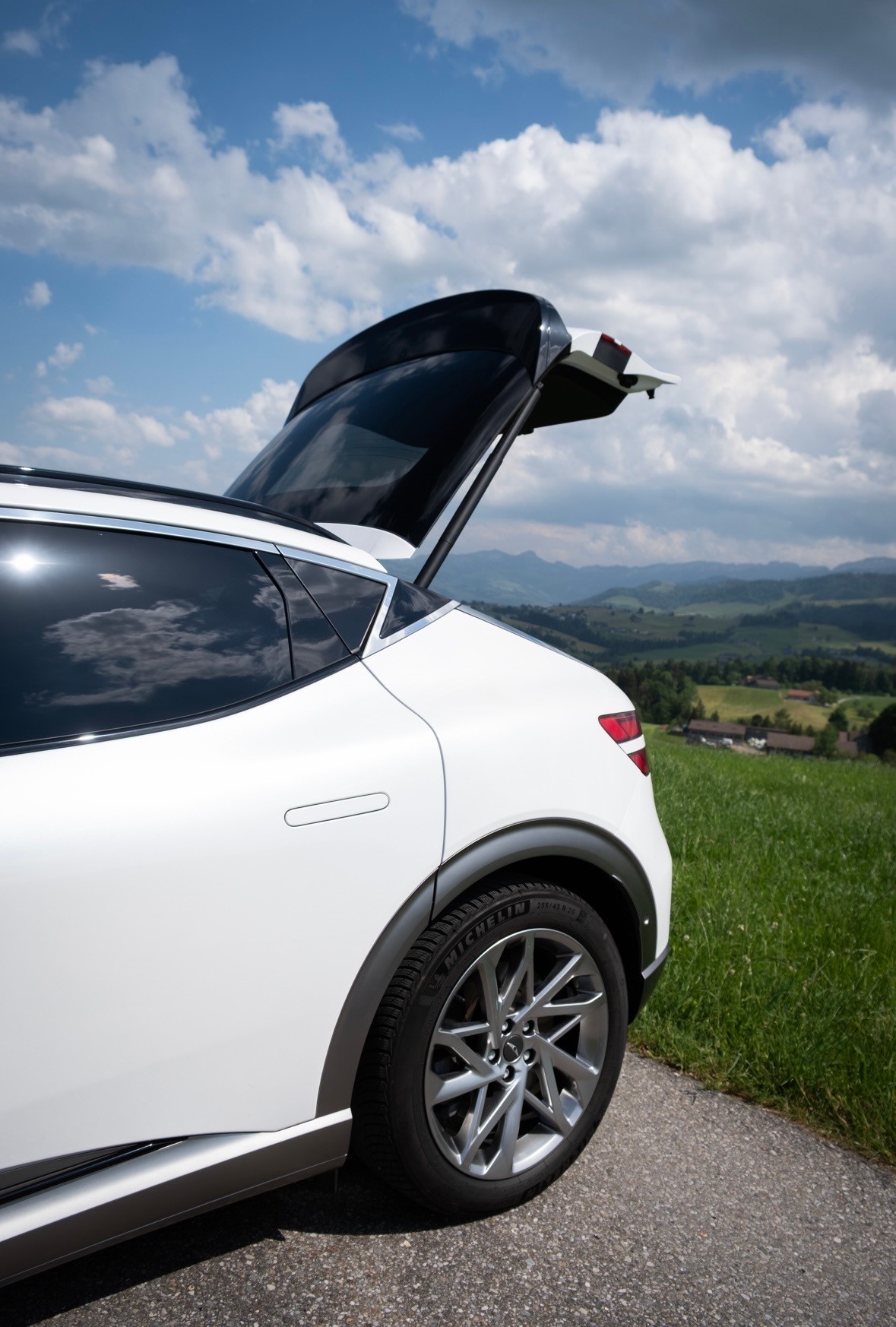 GENESIS Dual Motor Sport AWD-image-10