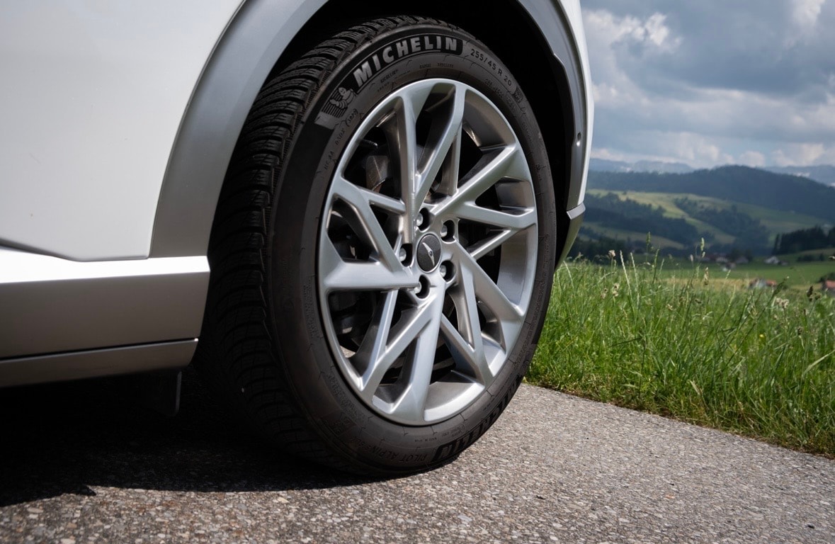 GENESIS Dual Motor Sport AWD-image-12