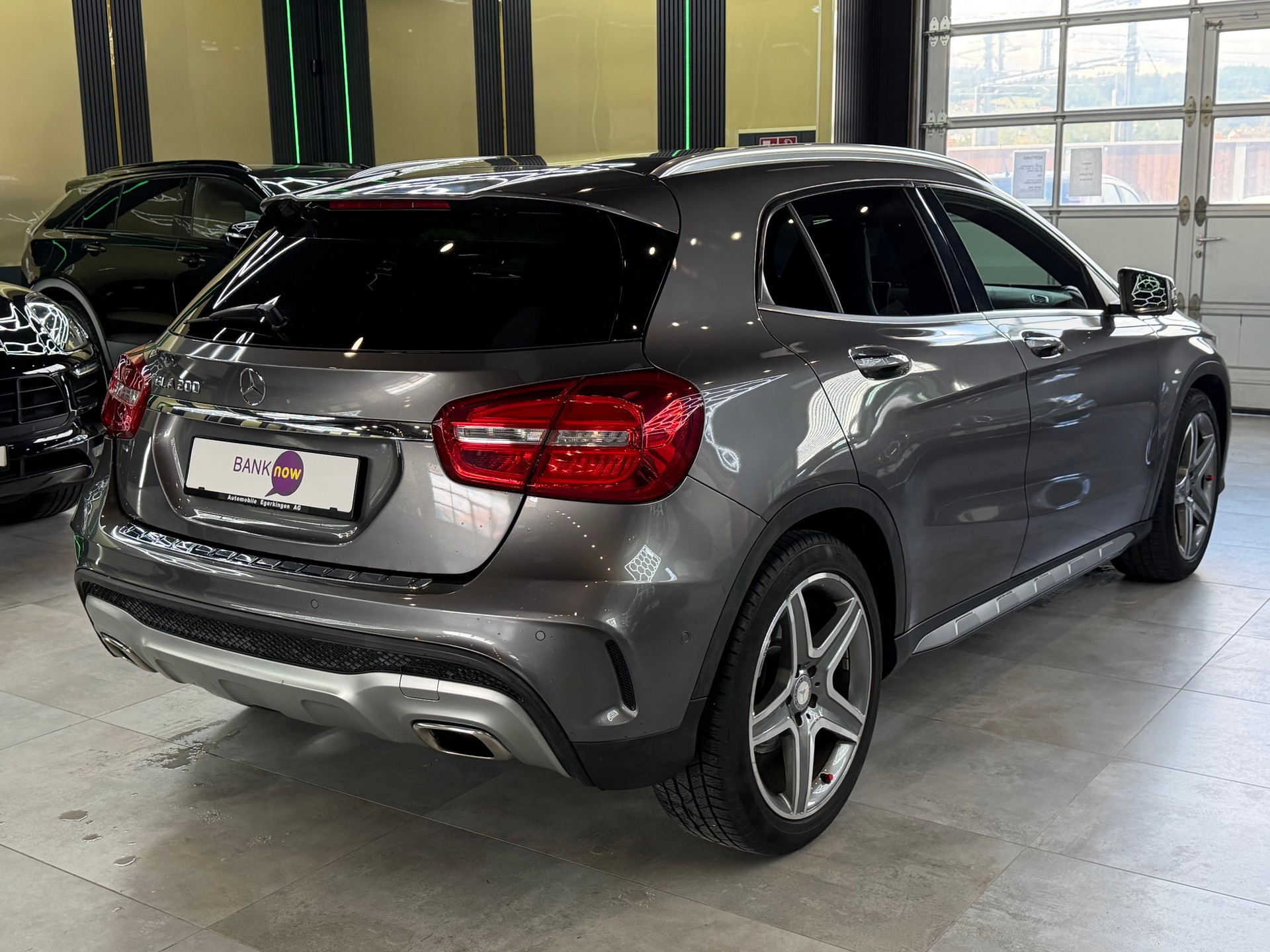 MERCEDES-BENZ GLA 200 AMG Line-image-4