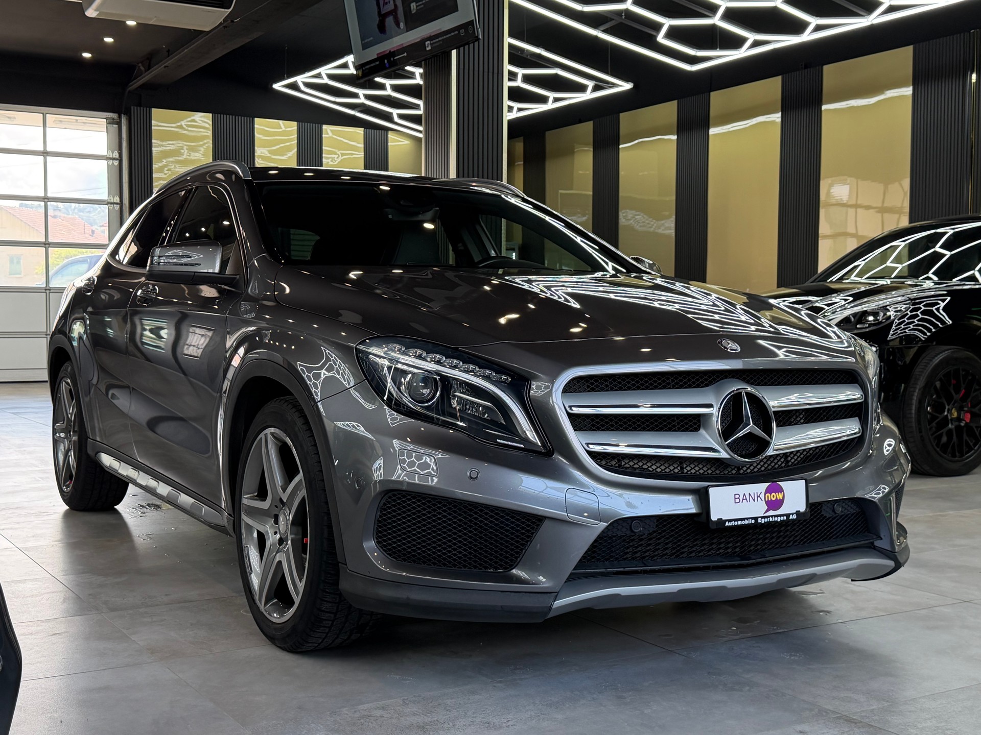 MERCEDES-BENZ GLA 200 AMG Line-image-2