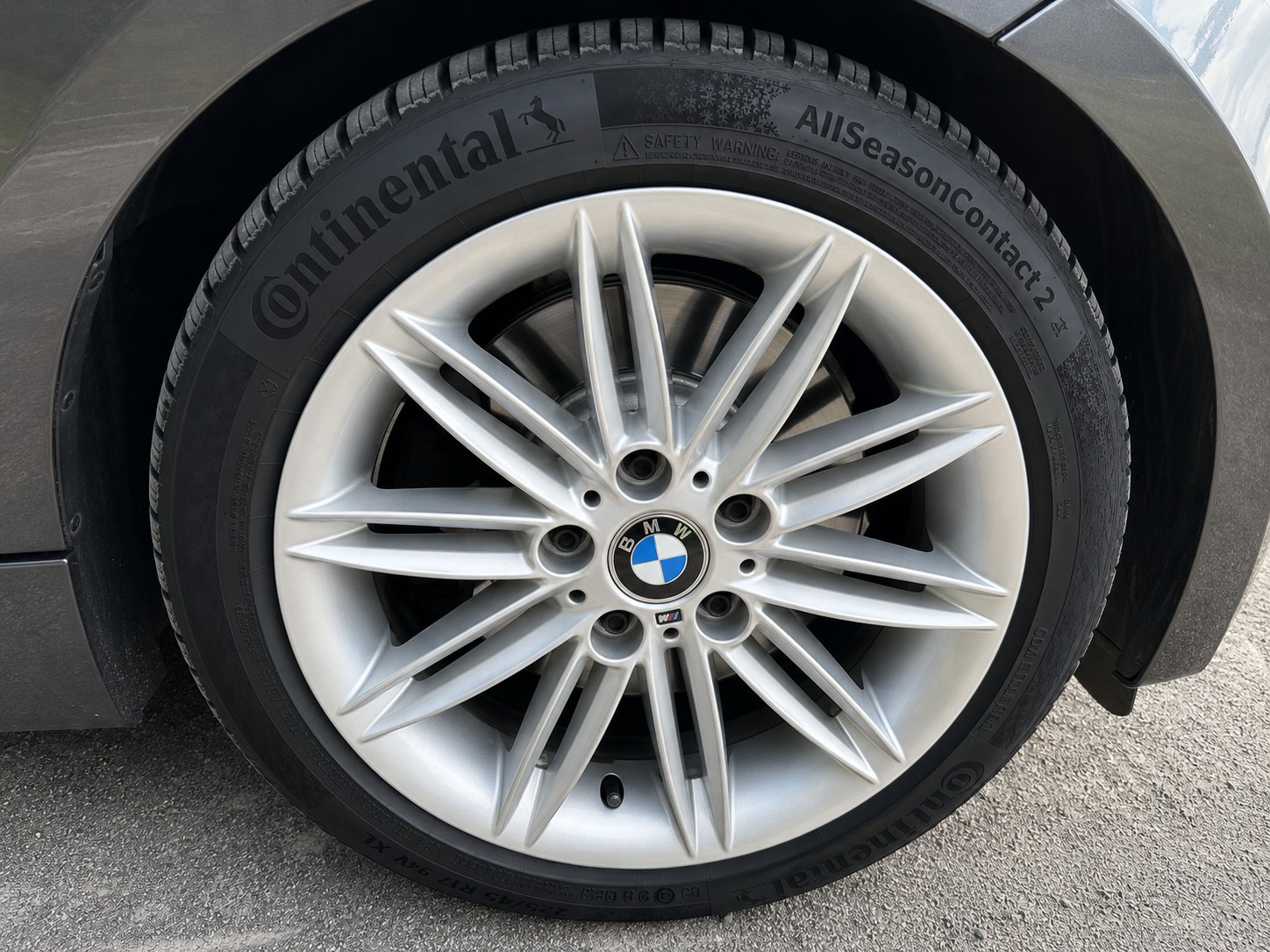 BMW 130i-image-6