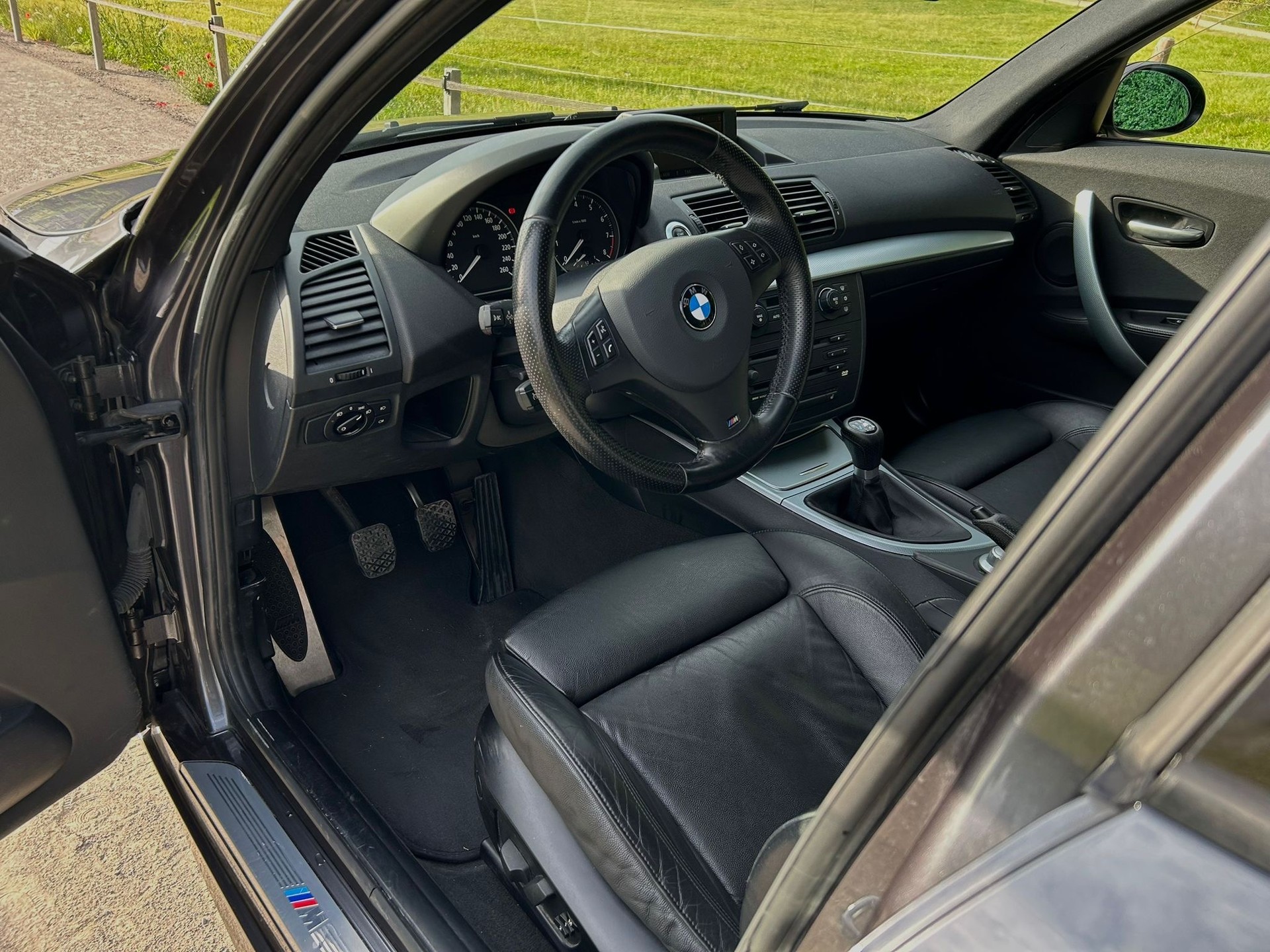 BMW 130i-image-4