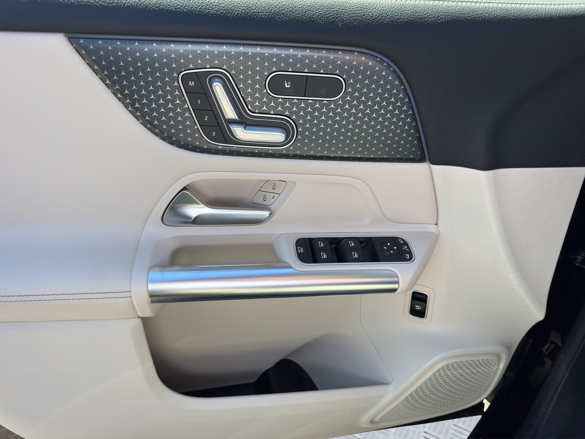 MERCEDES-BENZ GLA 250 4Matic 8G-DCT Swiss Star-image-9