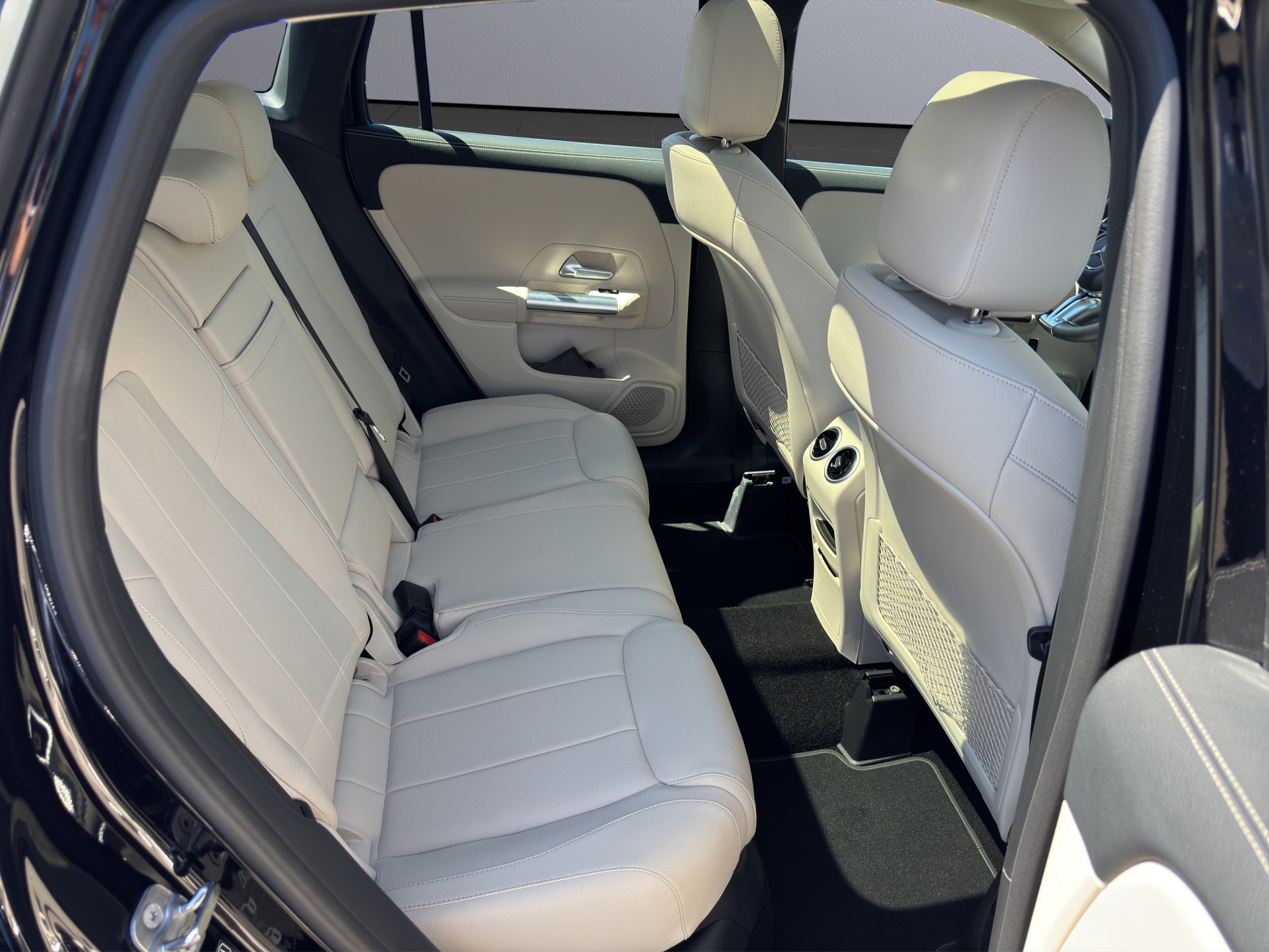 MERCEDES-BENZ GLA 250 4Matic 8G-DCT Swiss Star-image-16