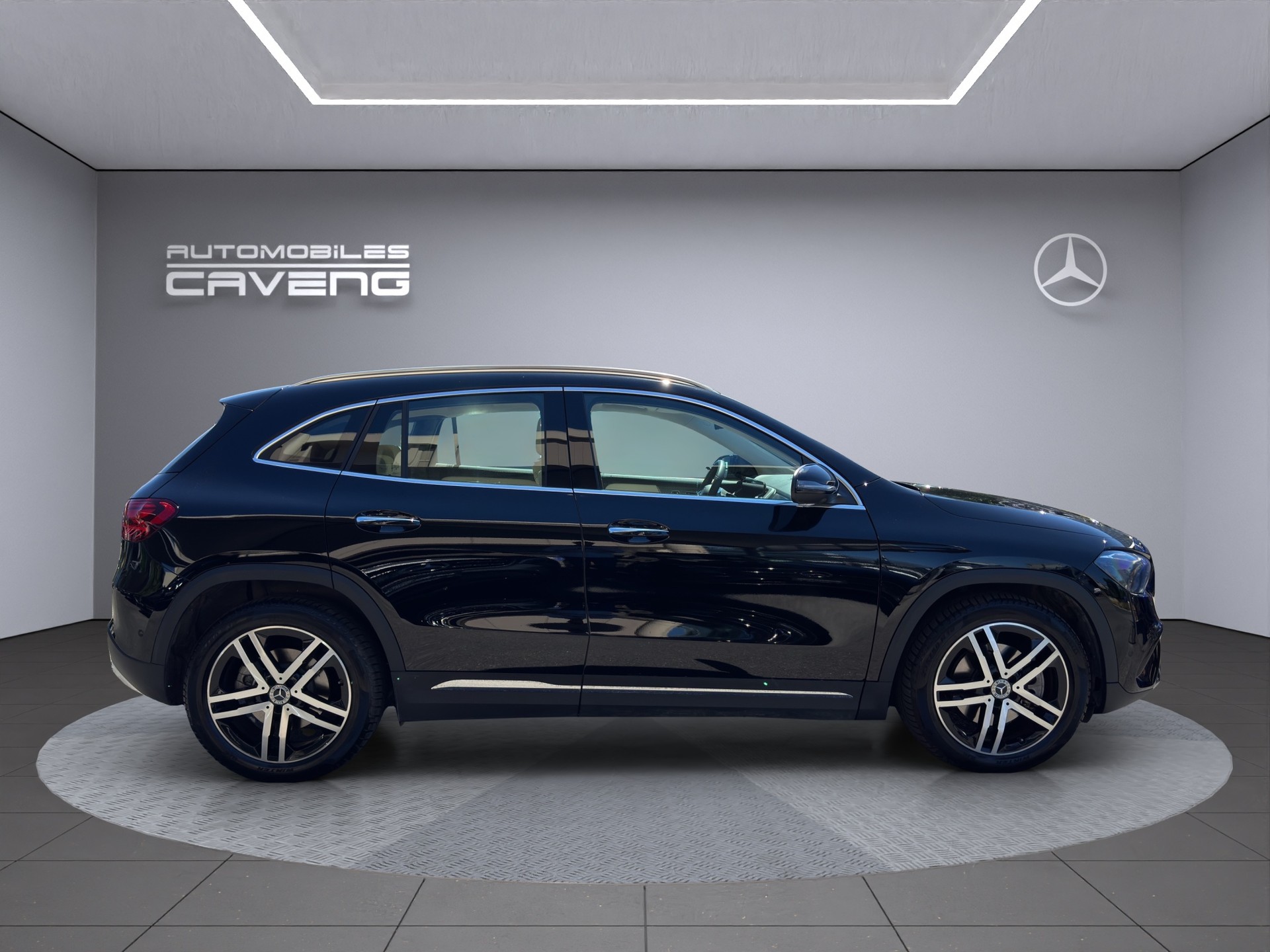 MERCEDES-BENZ GLA 250 4Matic 8G-DCT Swiss Star-image-5