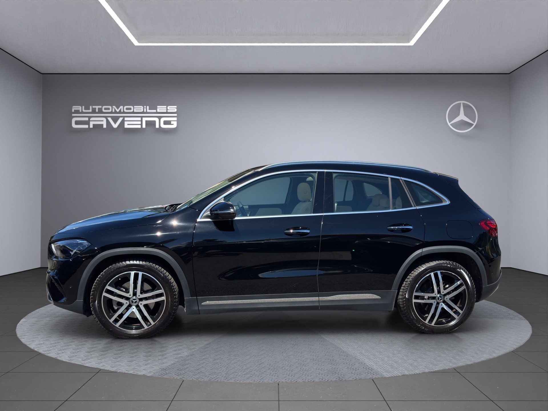 MERCEDES-BENZ GLA 250 4Matic 8G-DCT Swiss Star-showroom-element-1
