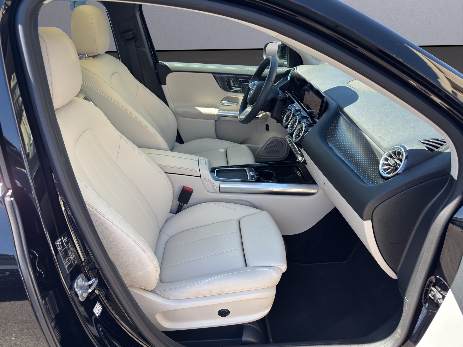 MERCEDES-BENZ GLA 250 4Matic 8G-DCT Swiss Star-image-15
