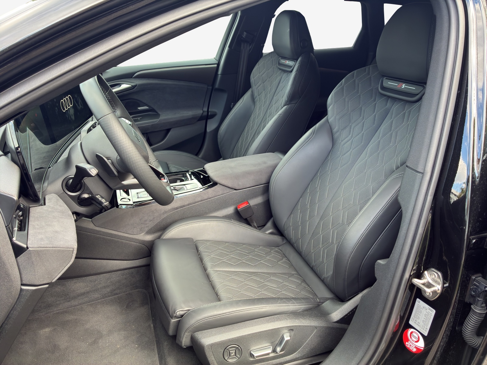 AUDI A6 Avant e-tron quattro-image-7