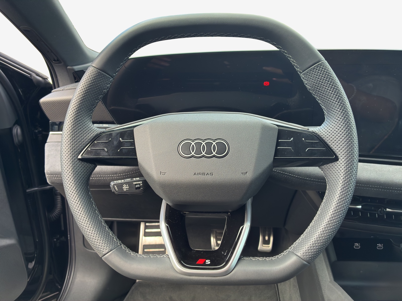 AUDI A6 Avant e-tron quattro-image-9