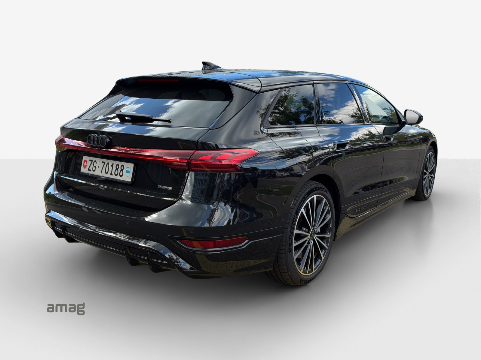 AUDI A6 Avant e-tron quattro-image-4