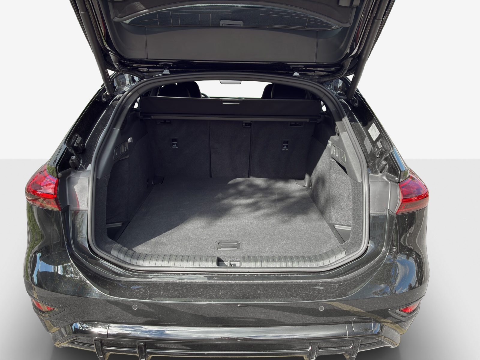 AUDI A6 Avant e-tron quattro-image-12