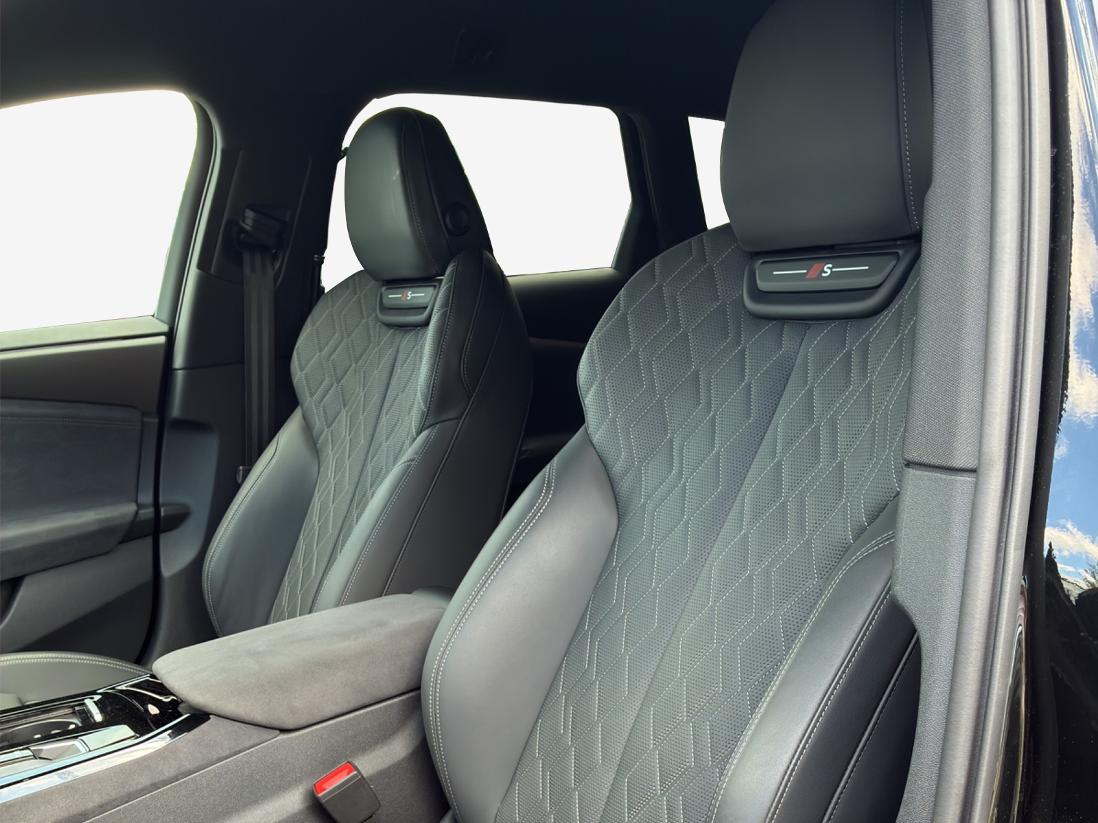 AUDI A6 Avant e-tron quattro-image-15