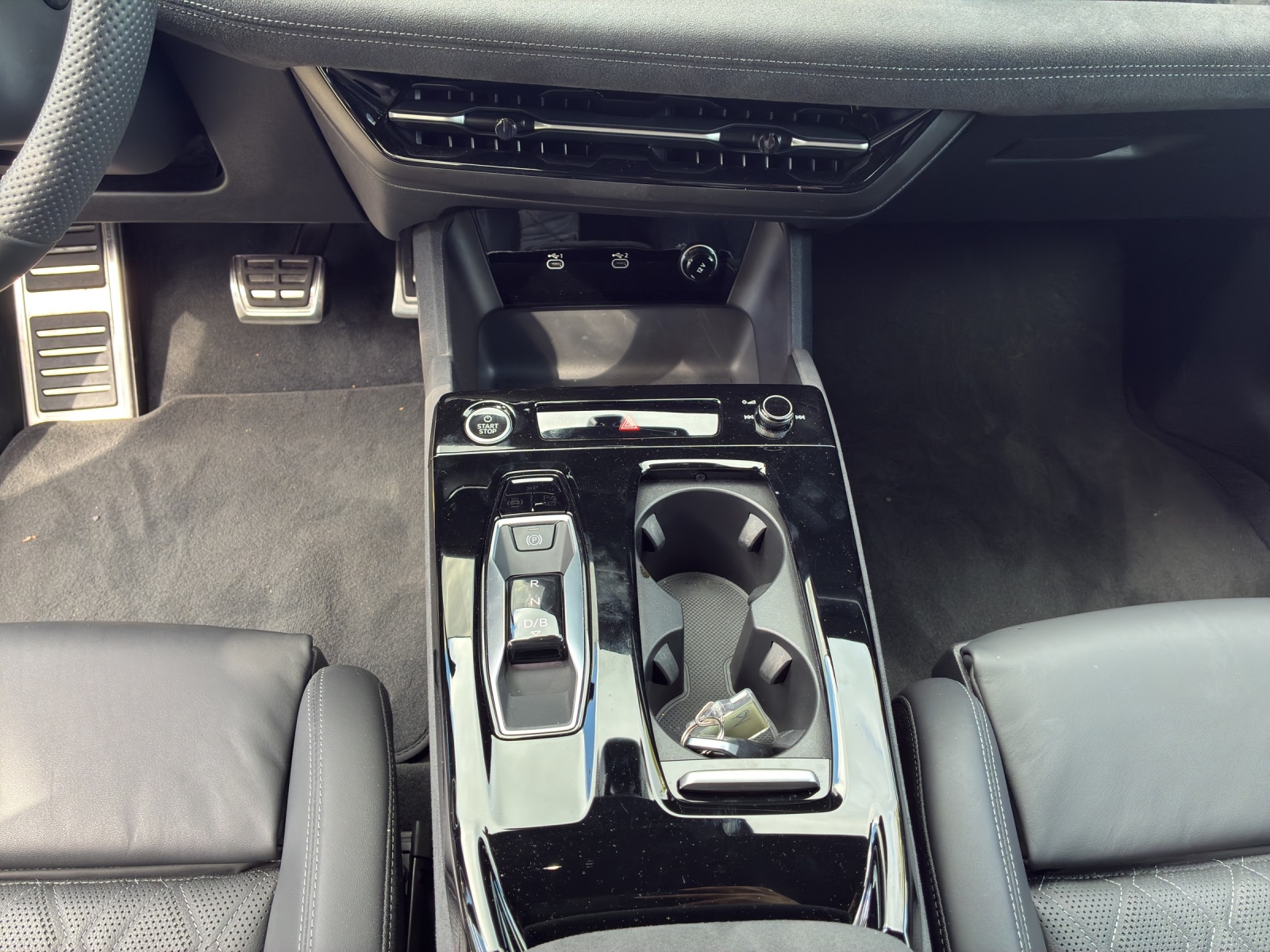 AUDI A6 Avant e-tron quattro-image-10