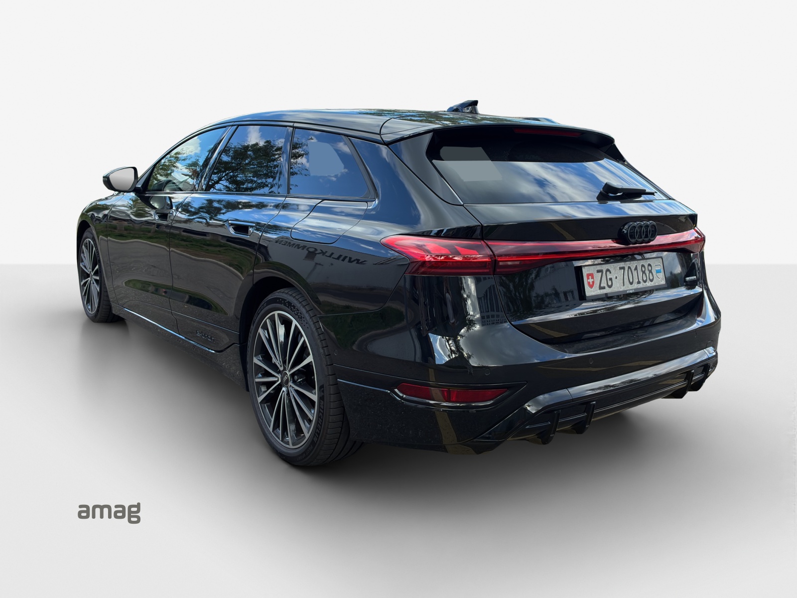 AUDI A6 Avant e-tron quattro-image-2