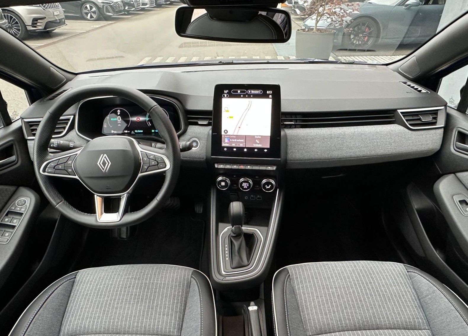RENAULT Clio 1.6 E-Tech techno / CH Auslieferung-image-11