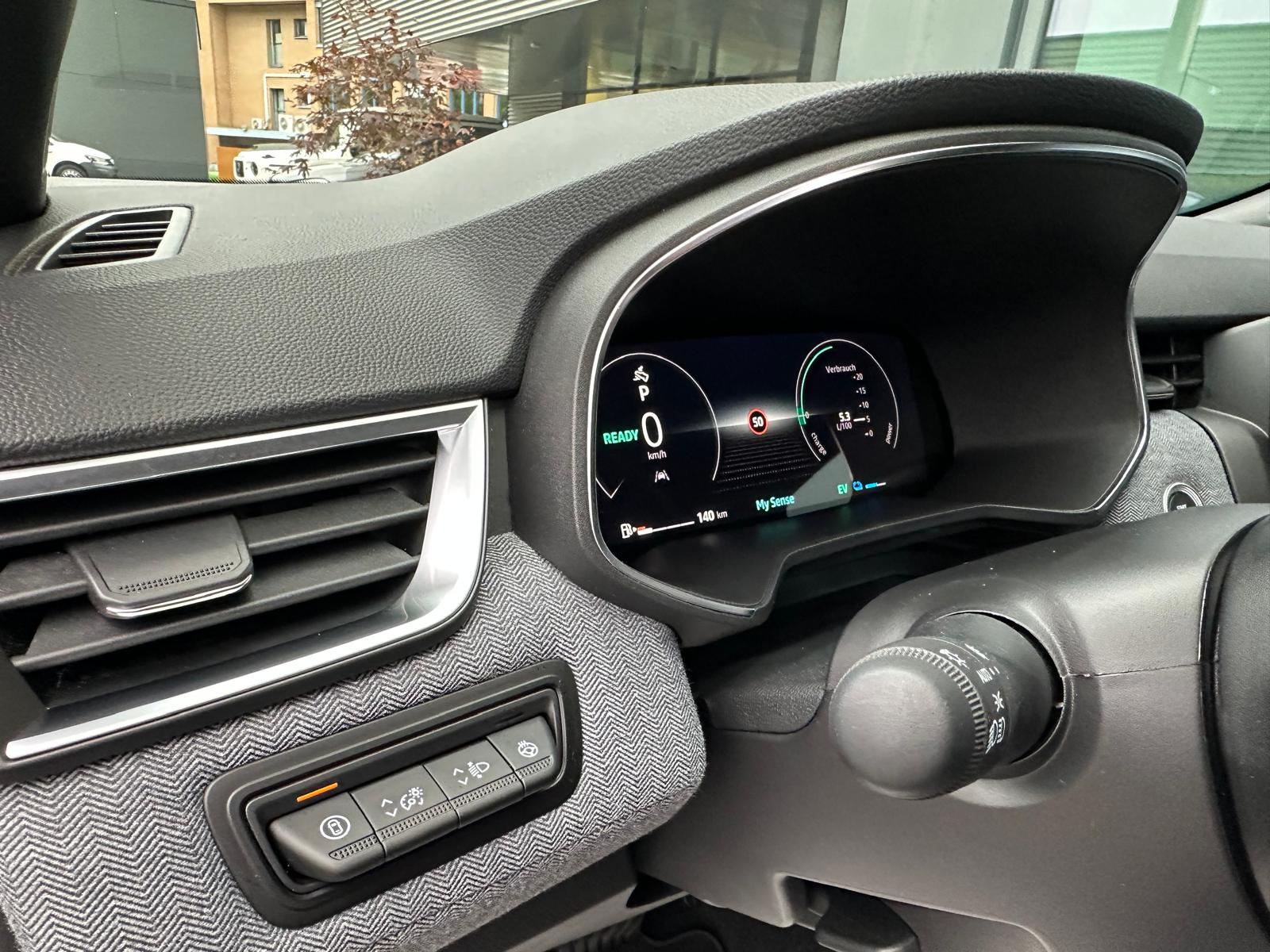 RENAULT Clio 1.6 E-Tech techno / CH Auslieferung-image-10