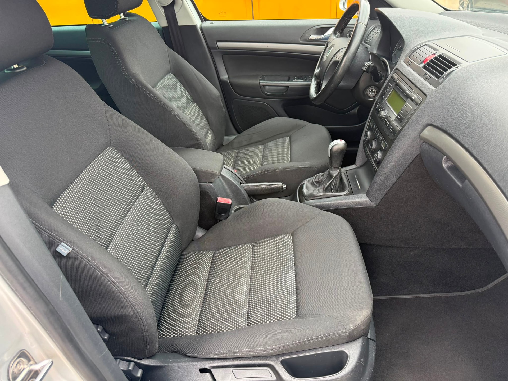 SKODA Octavia 1.9 TDI Adventure 4x4-image-6
