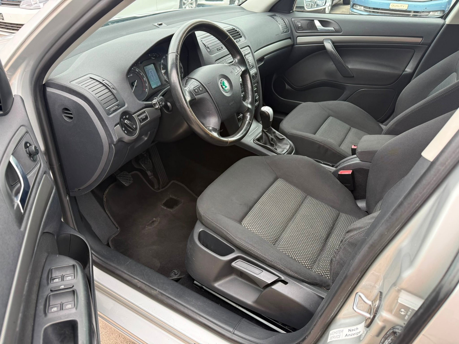 SKODA Octavia 1.9 TDI Adventure 4x4-image-11