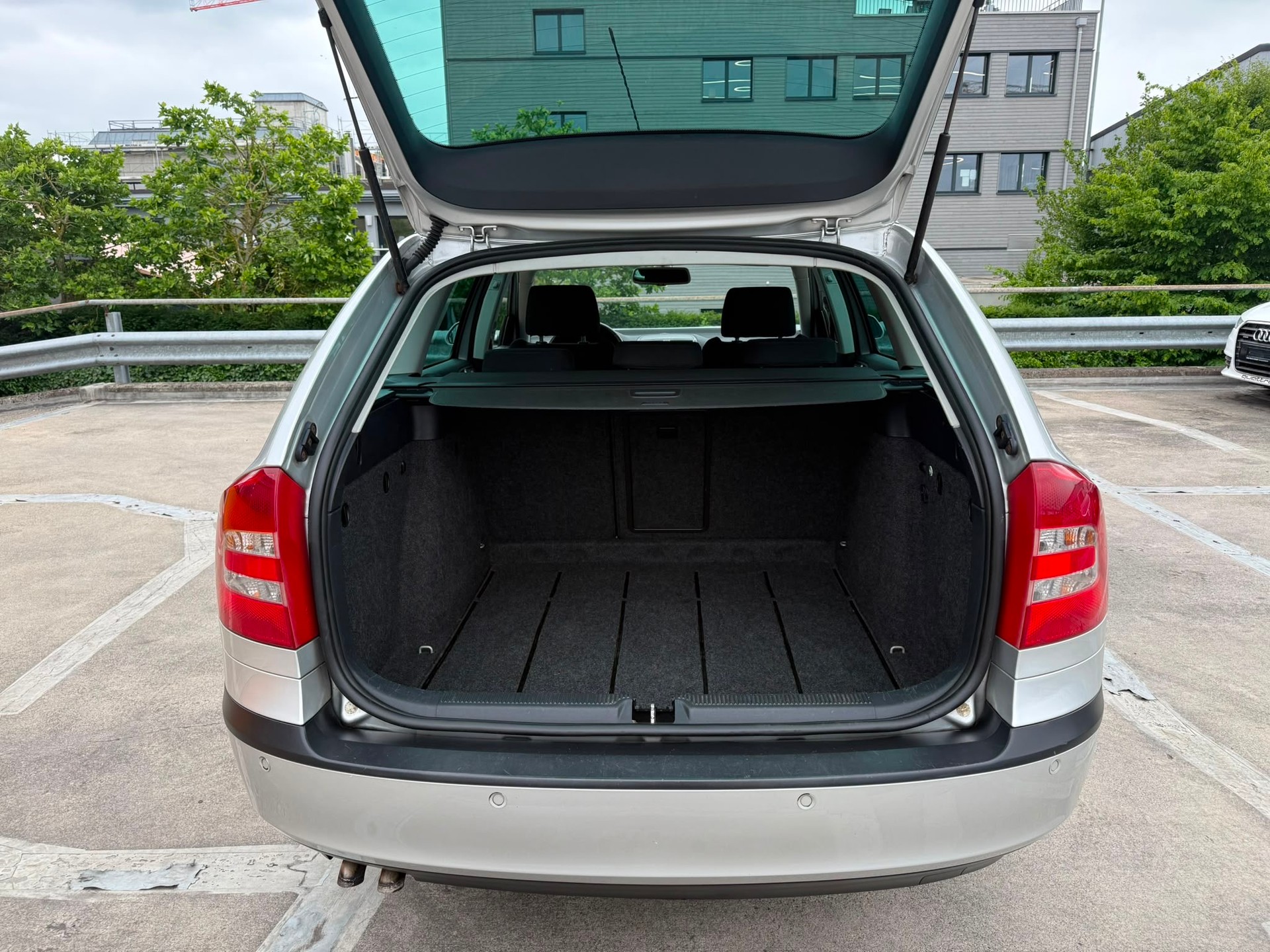 SKODA Octavia 1.9 TDI Adventure 4x4-image-10
