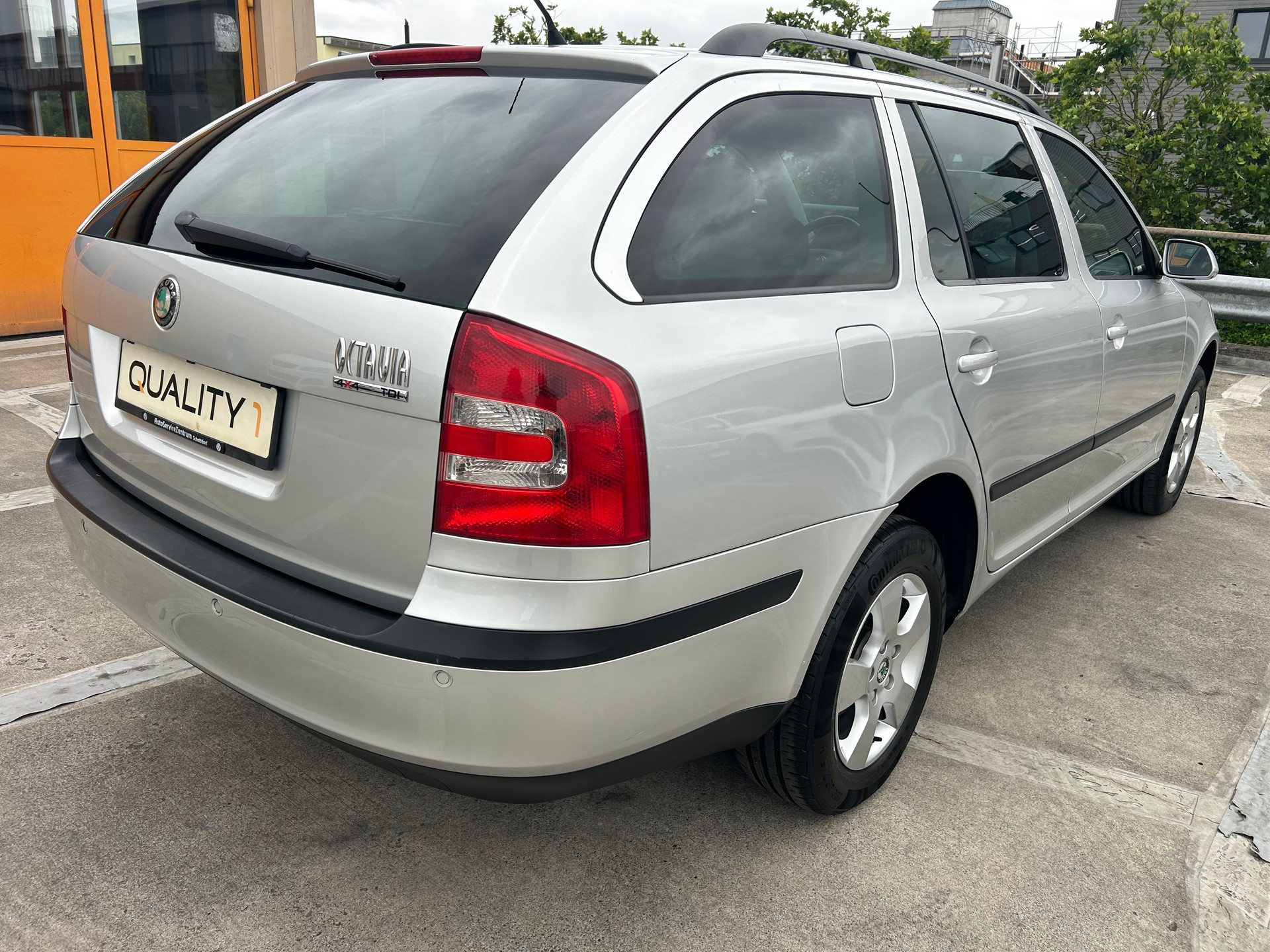 SKODA Octavia 1.9 TDI Adventure 4x4-image-3