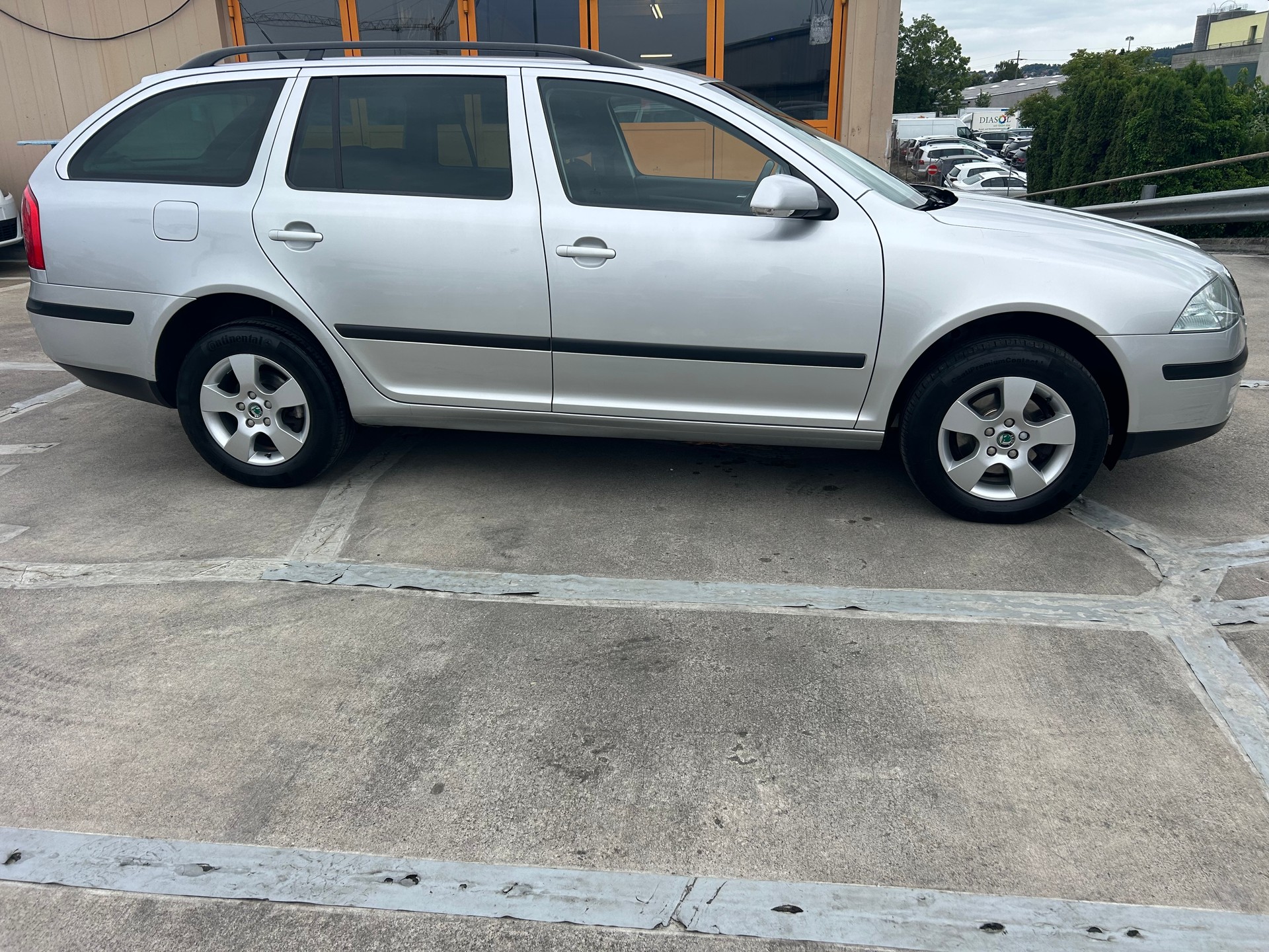 SKODA Octavia 1.9 TDI Adventure 4x4-image-4