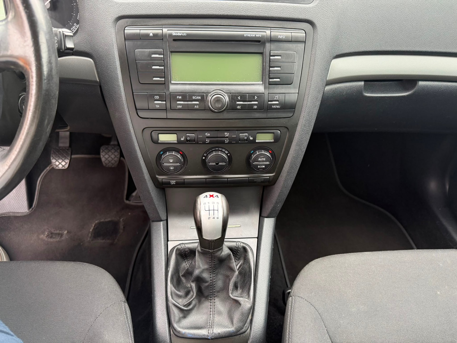 SKODA Octavia 1.9 TDI Adventure 4x4-image-9