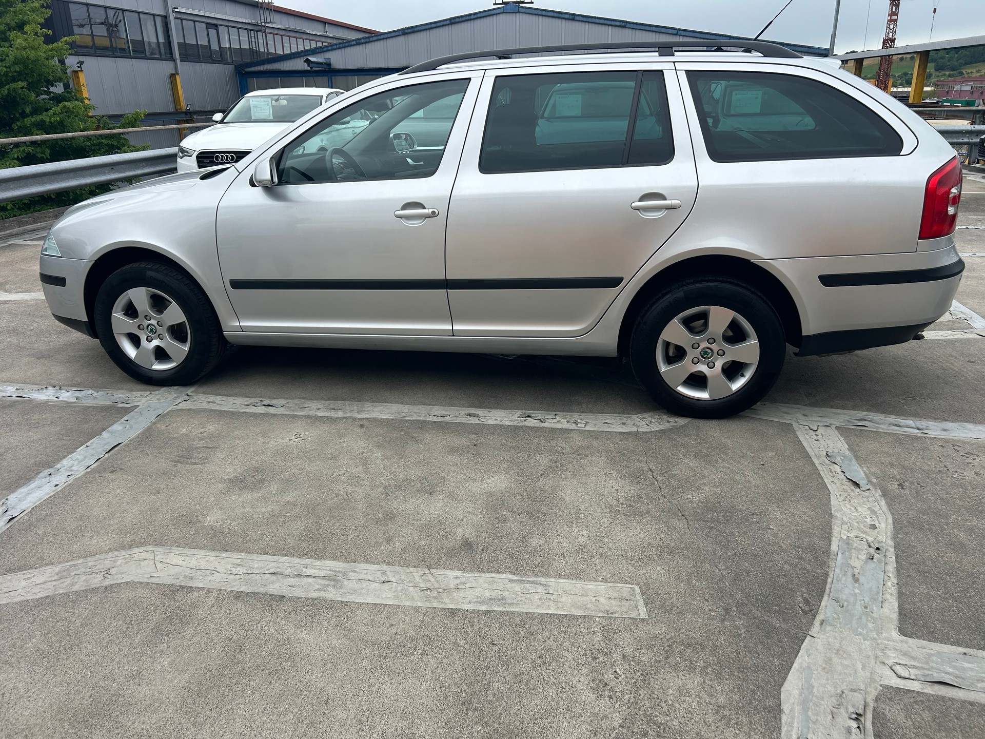 SKODA Octavia 1.9 TDI Adventure 4x4-image-1