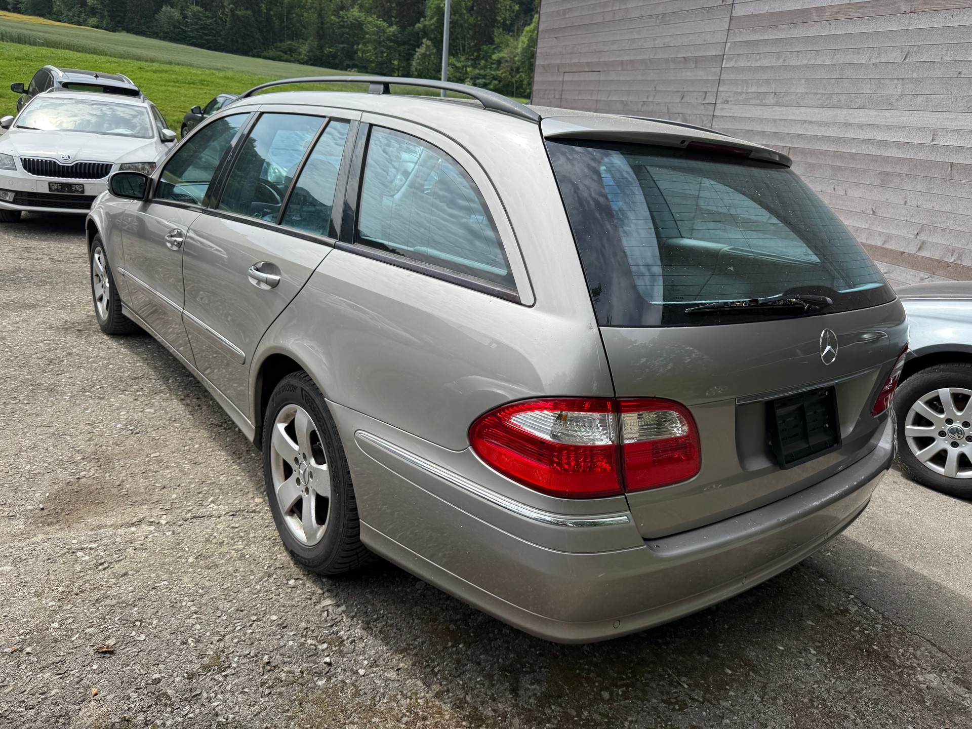 MERCEDES-BENZ E 320 Avantgarde 4Matic Automatic-image-4