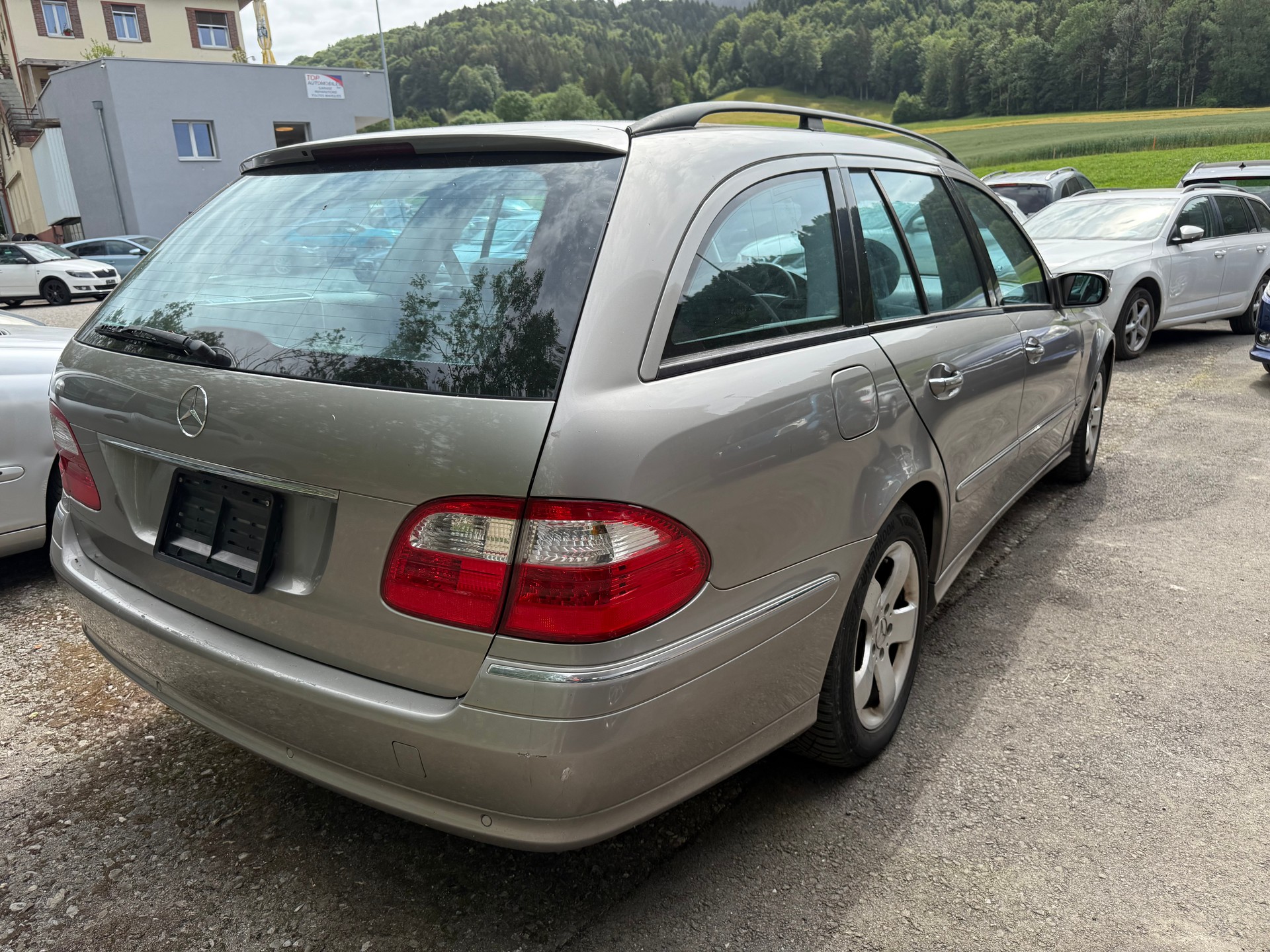 MERCEDES-BENZ E 320 Avantgarde 4Matic Automatic-image-2