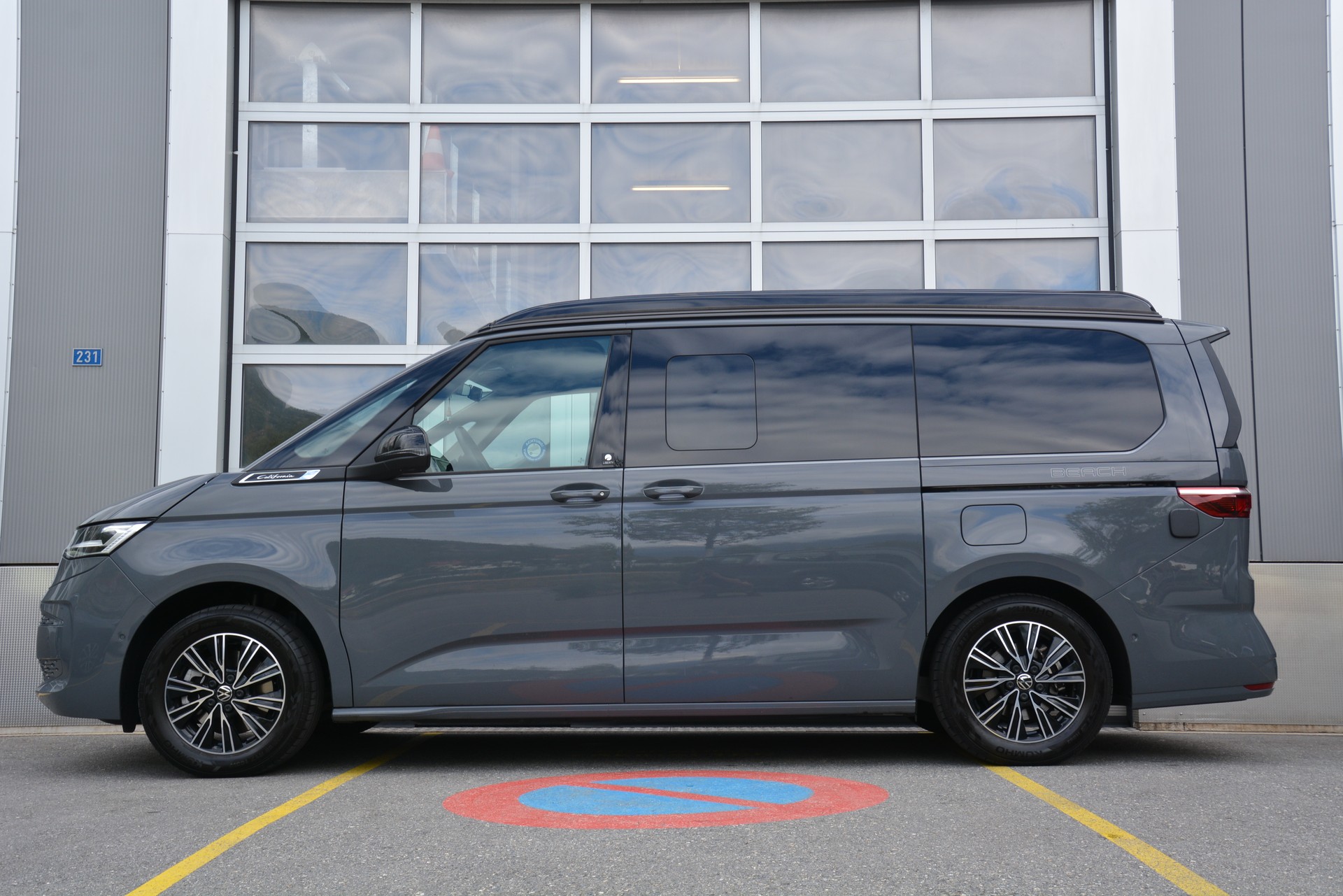 VW California 2.0 TSI Beach Tour-image-3