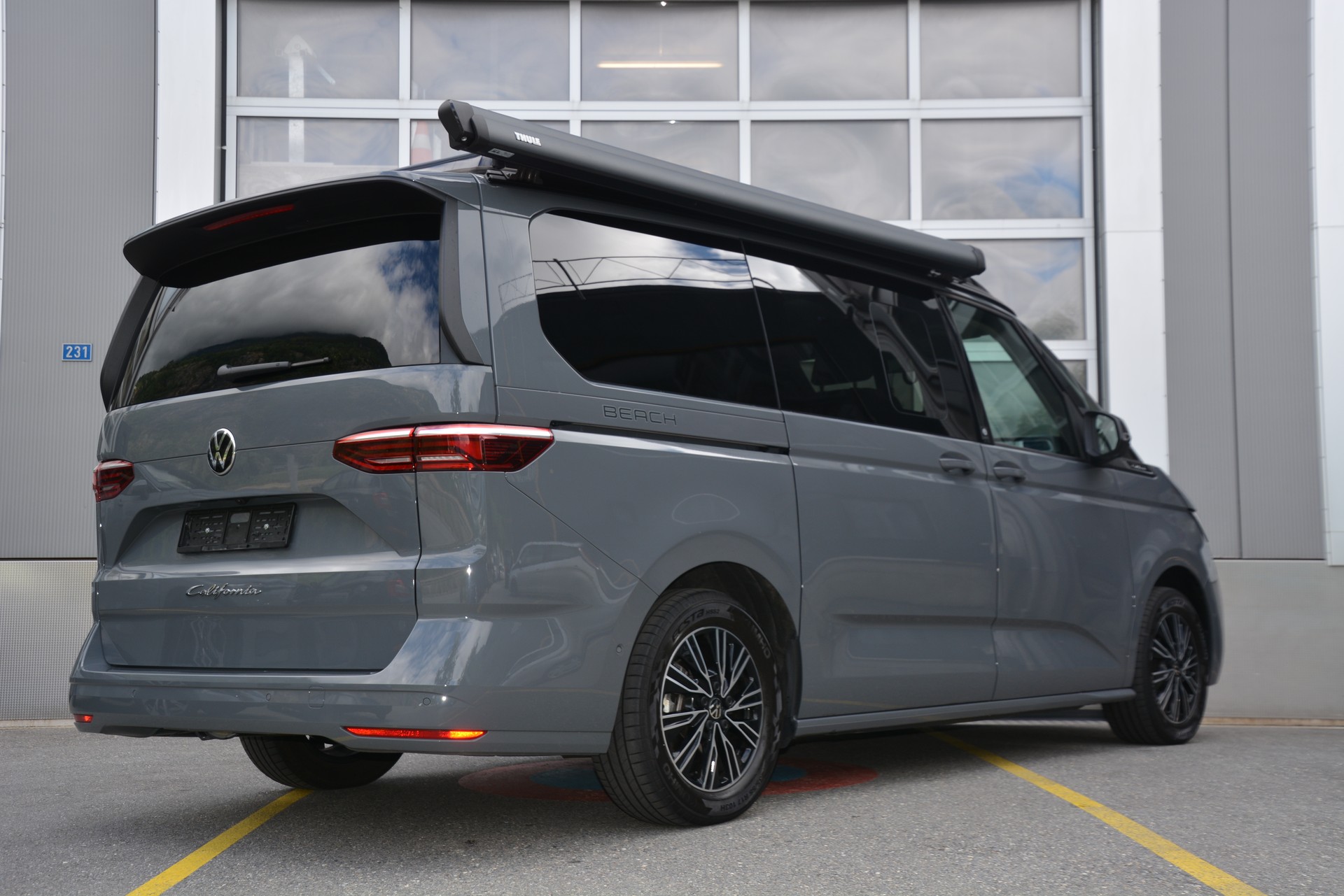 VW California 2.0 TSI Beach Tour-image-1