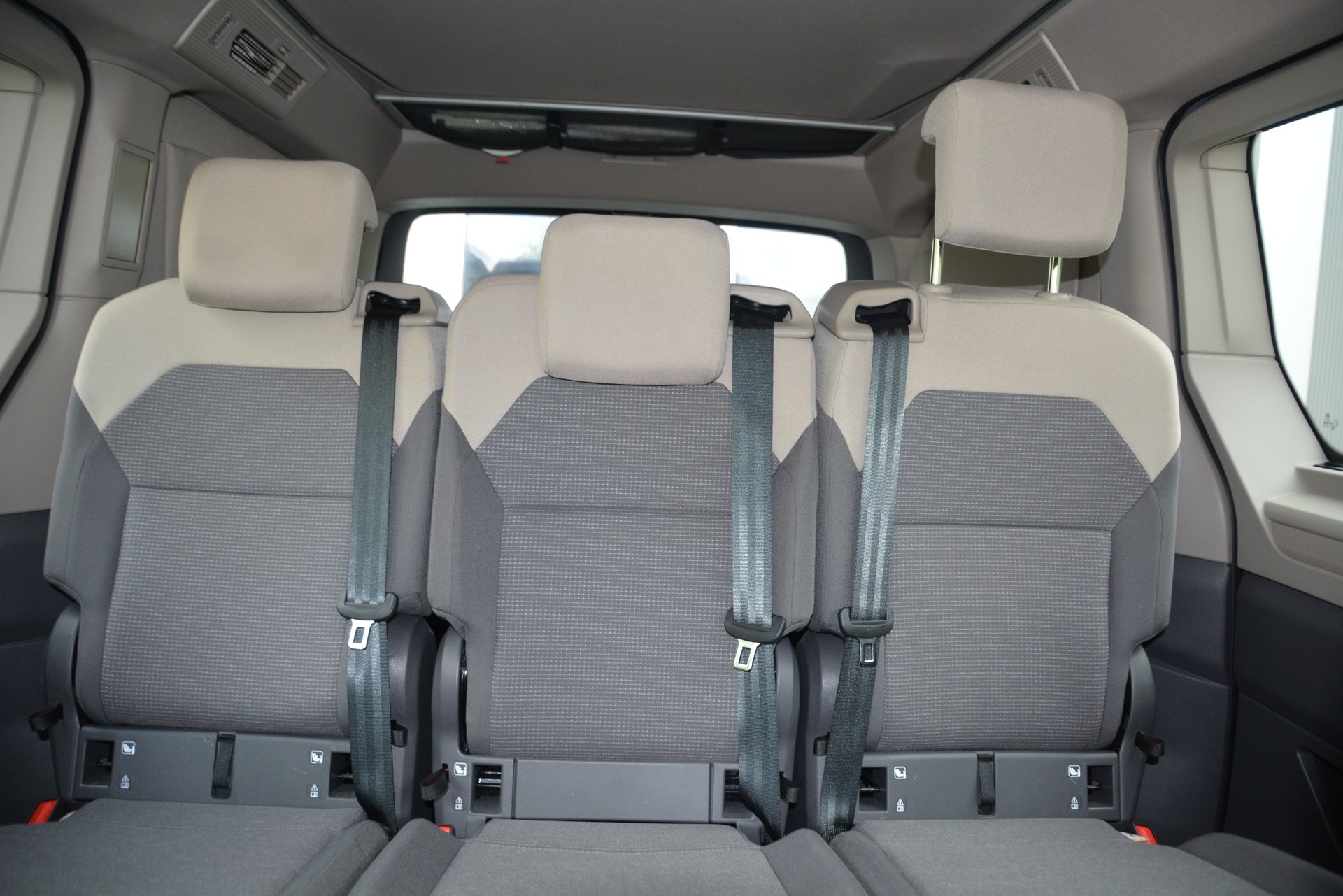VW California 2.0 TSI Beach Tour-image-12