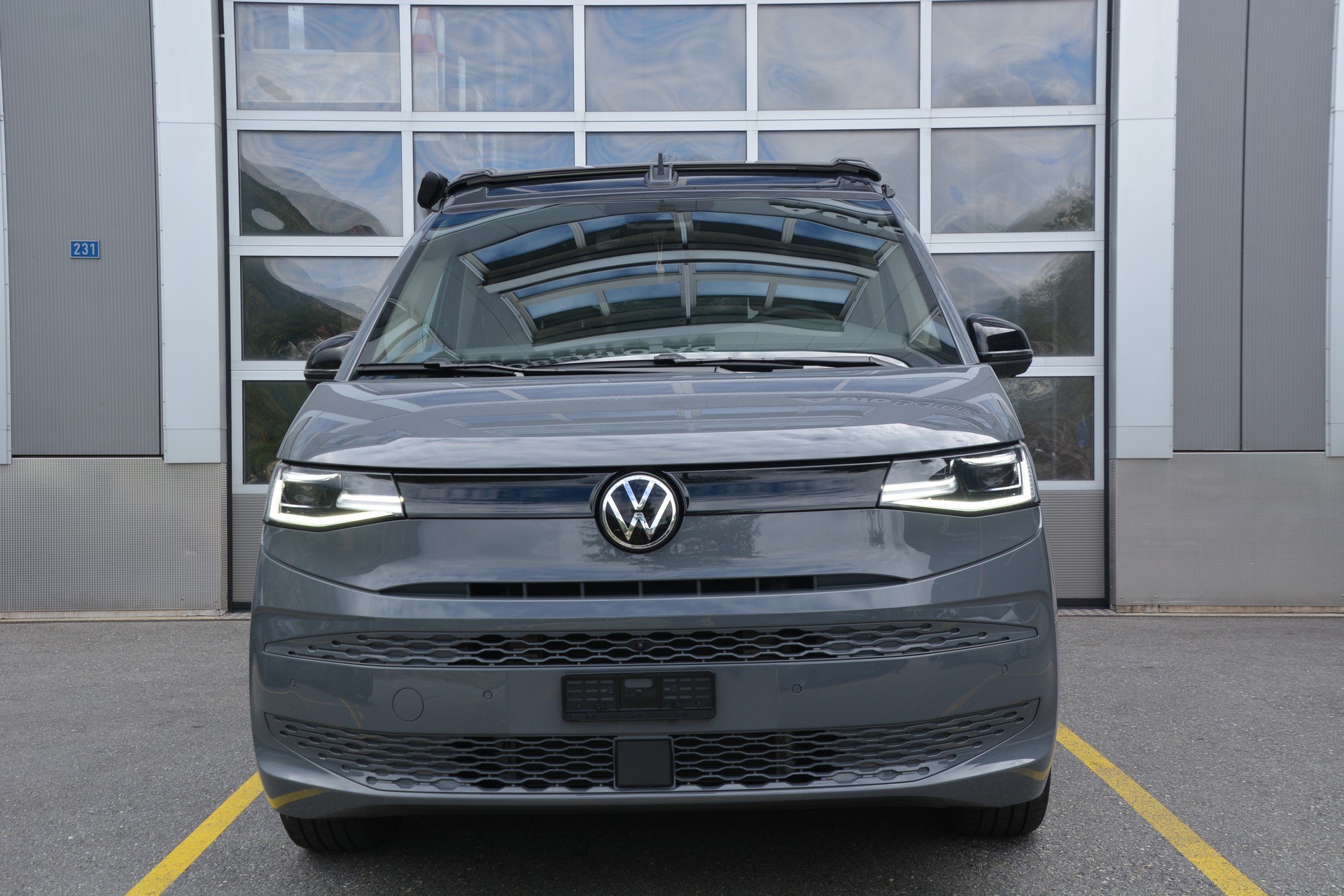 VW California 2.0 TSI Beach Tour-image-2