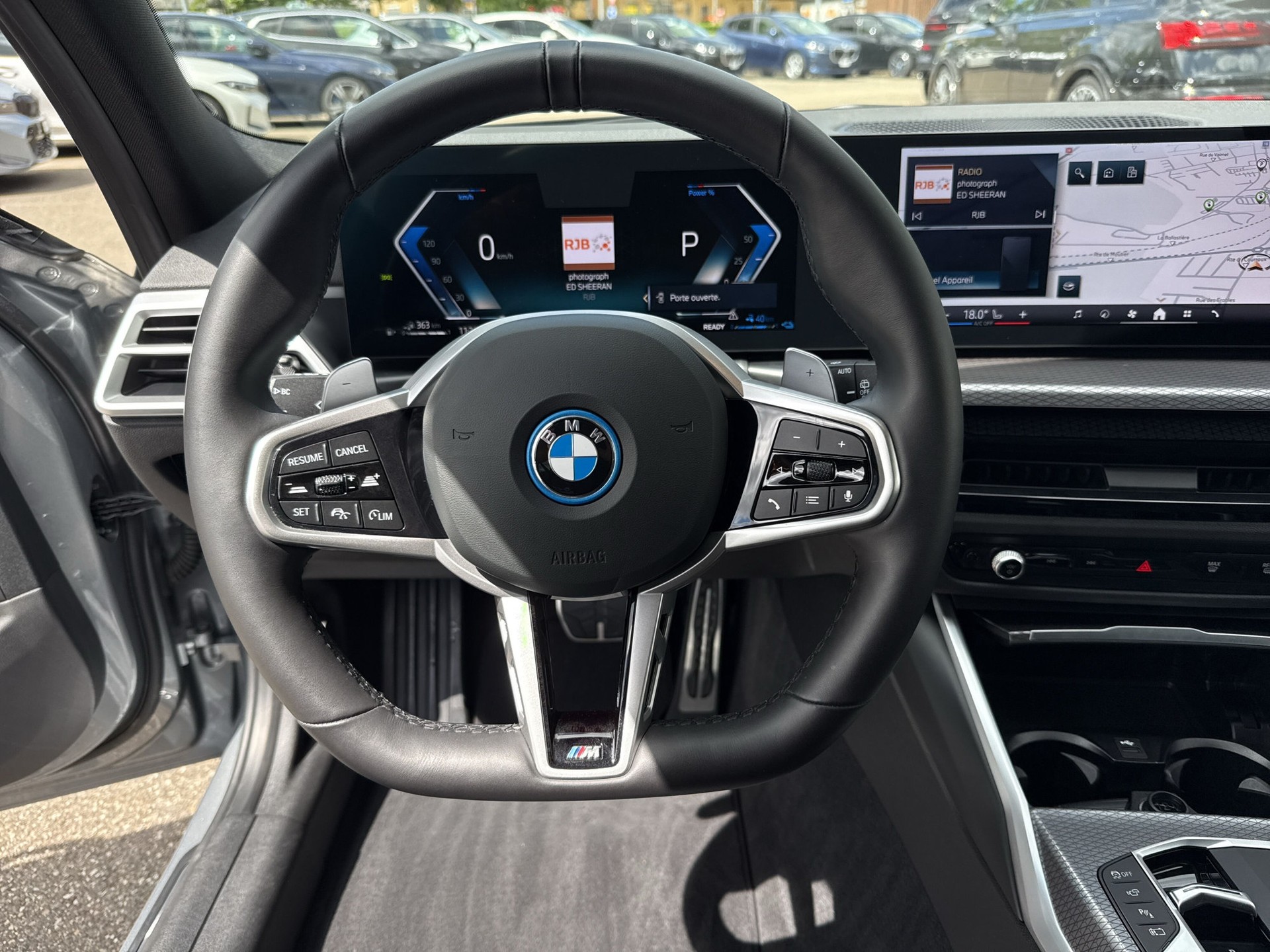 BMW 330e x DriveTouring Steptronic M Sport-image-11