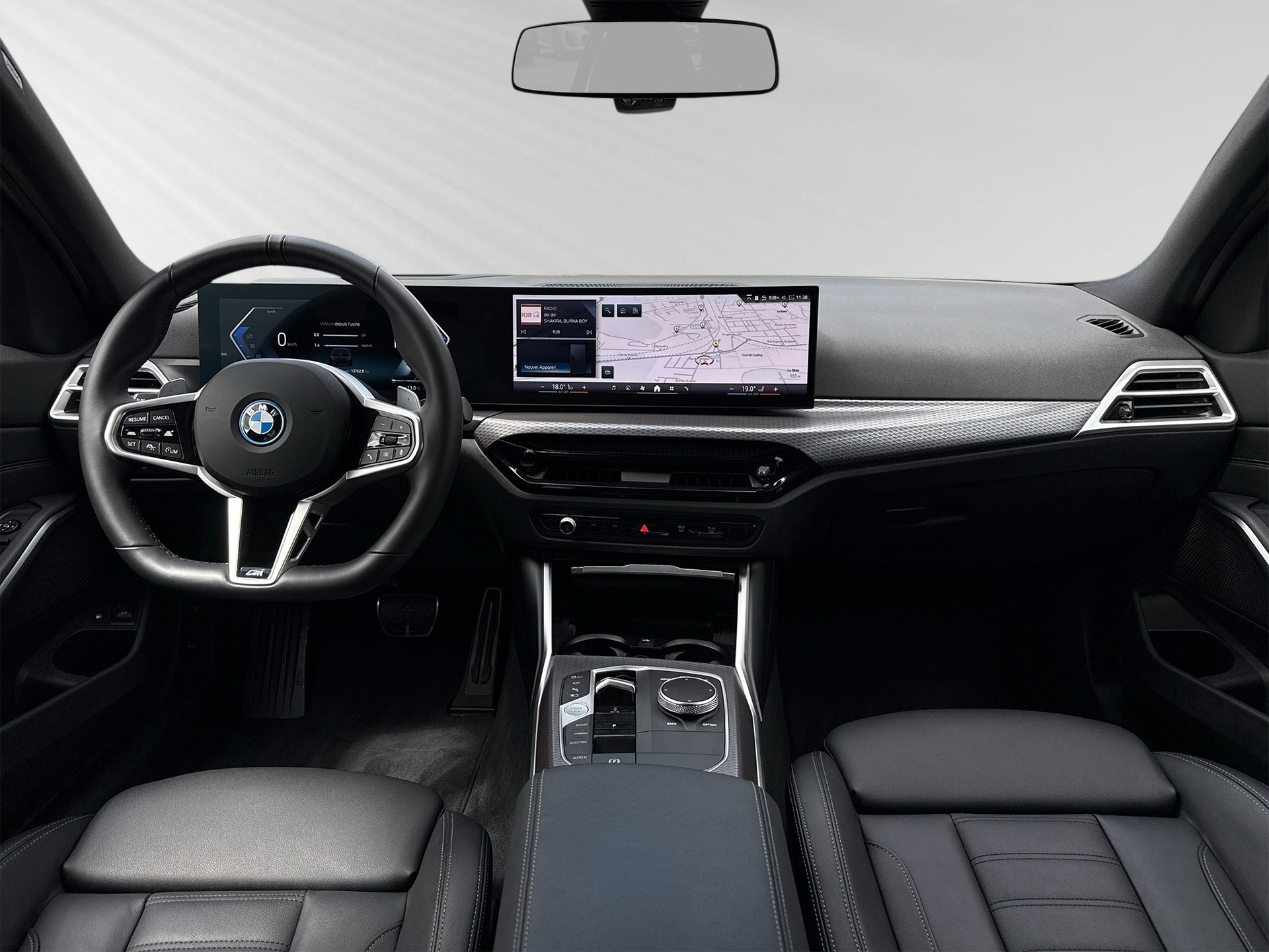 BMW 330e x DriveTouring Steptronic M Sport-image-5