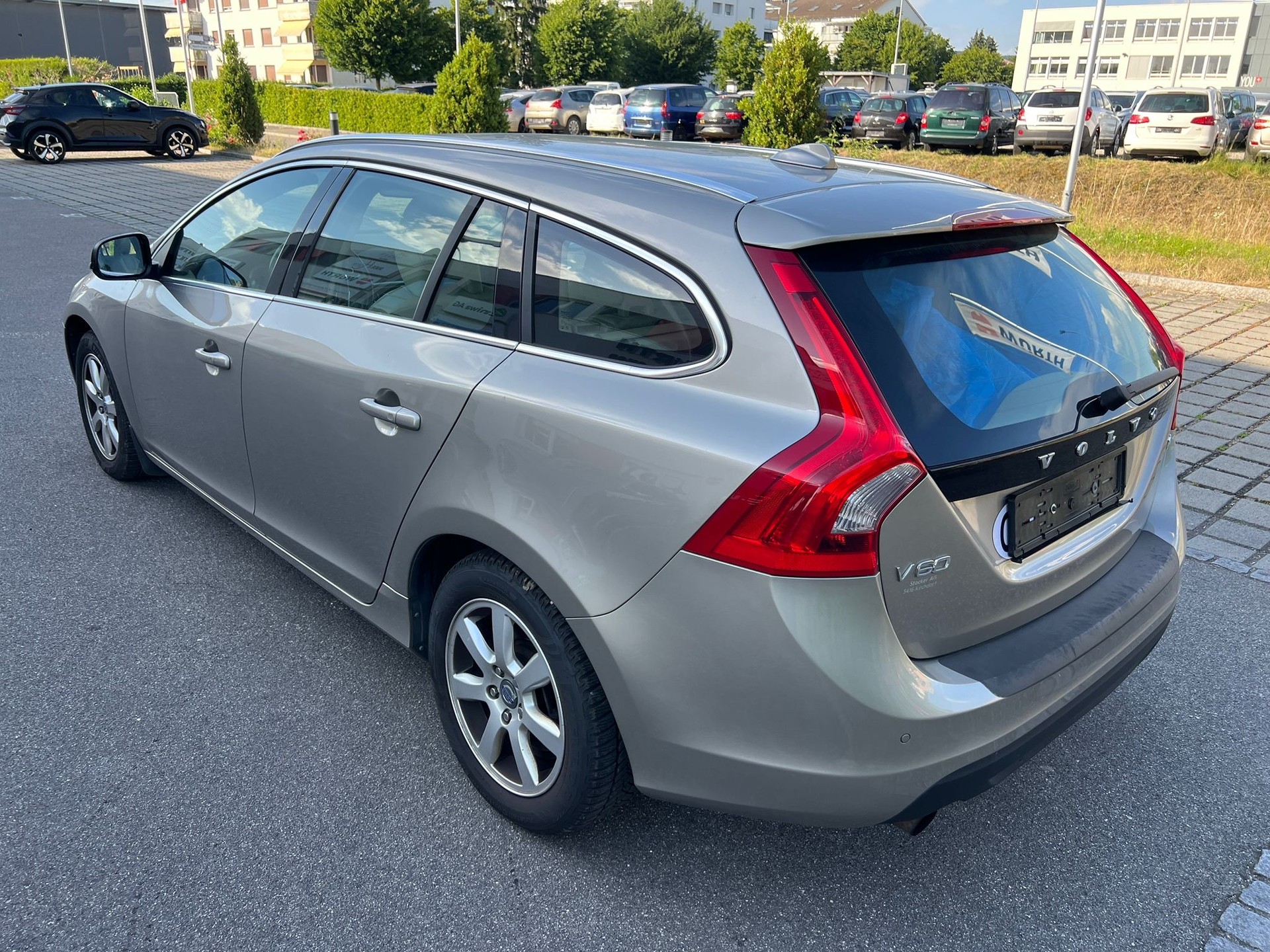 VOLVO V60 T4 Summum-image-2