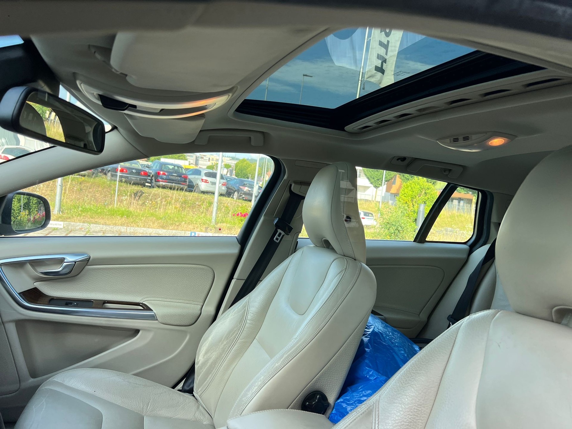 VOLVO V60 T4 Summum-image-6