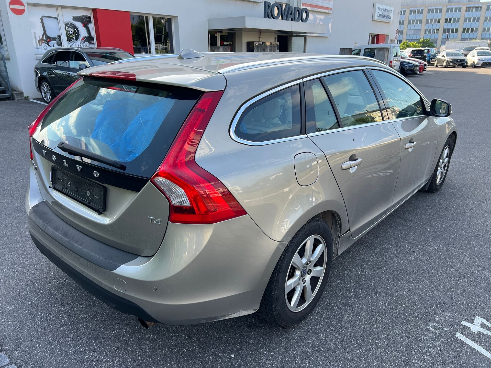 VOLVO V60 T4 Summum-image-4