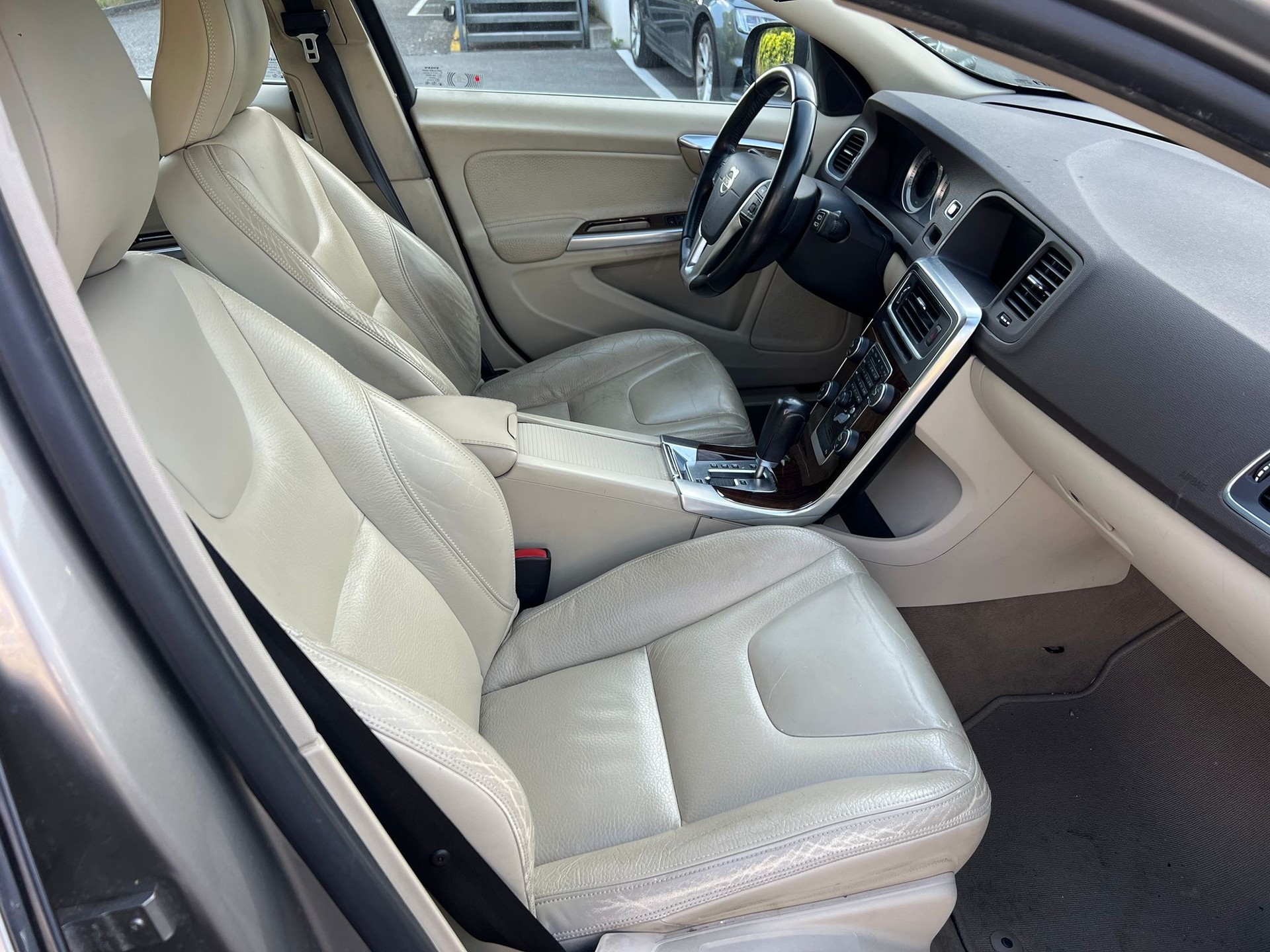 VOLVO V60 T4 Summum-image-8