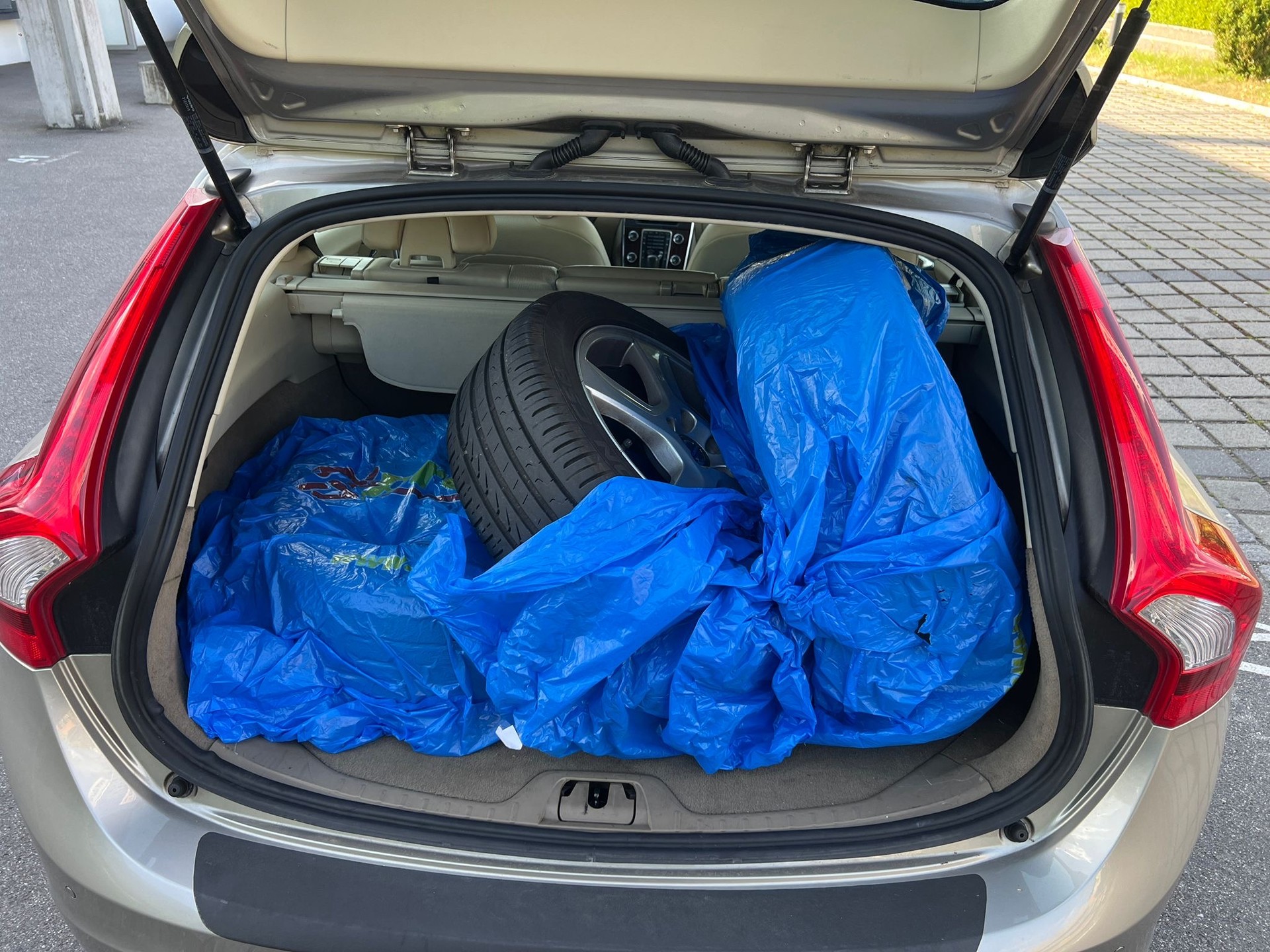 VOLVO V60 T4 Summum-image-11
