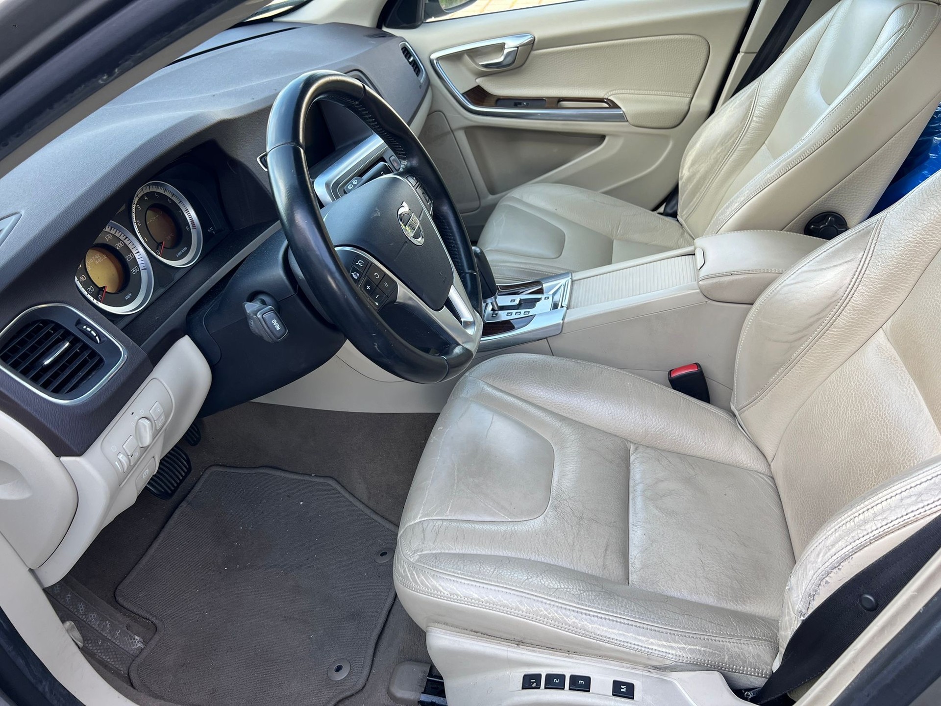 VOLVO V60 T4 Summum-image-5