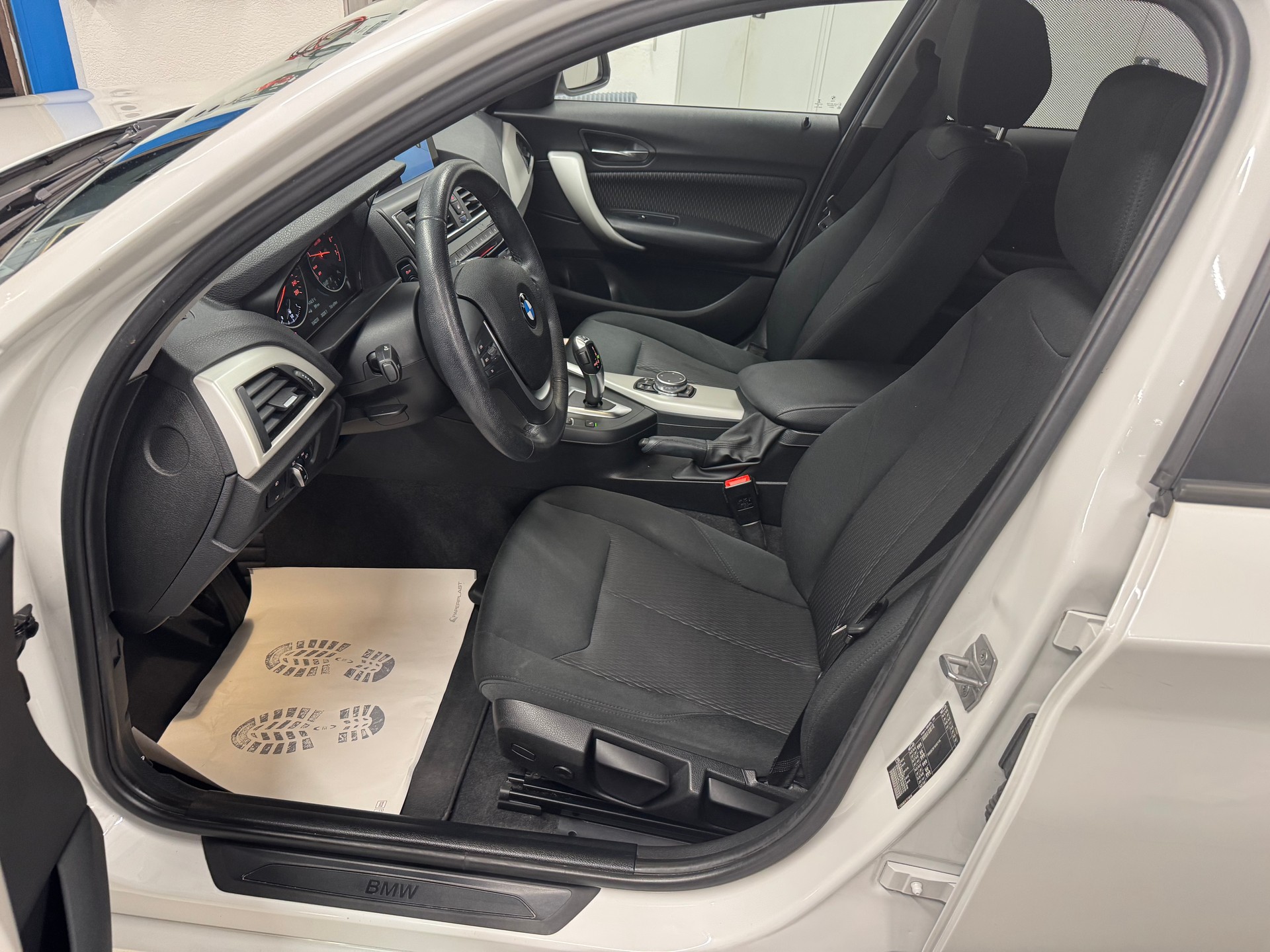 BMW 118i Steptronic-image-6