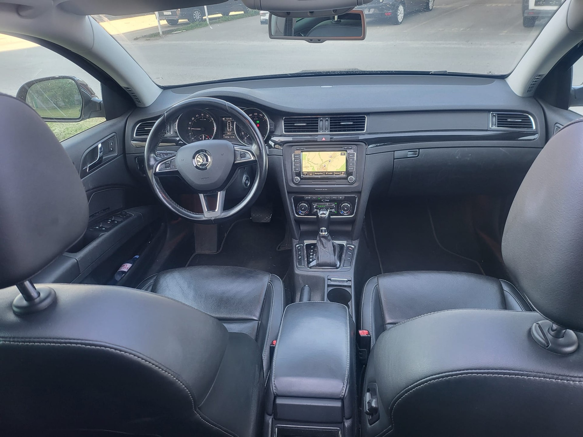 SKODA Superb Combi 2.0 TDi Business 4x4 DSG-image-1