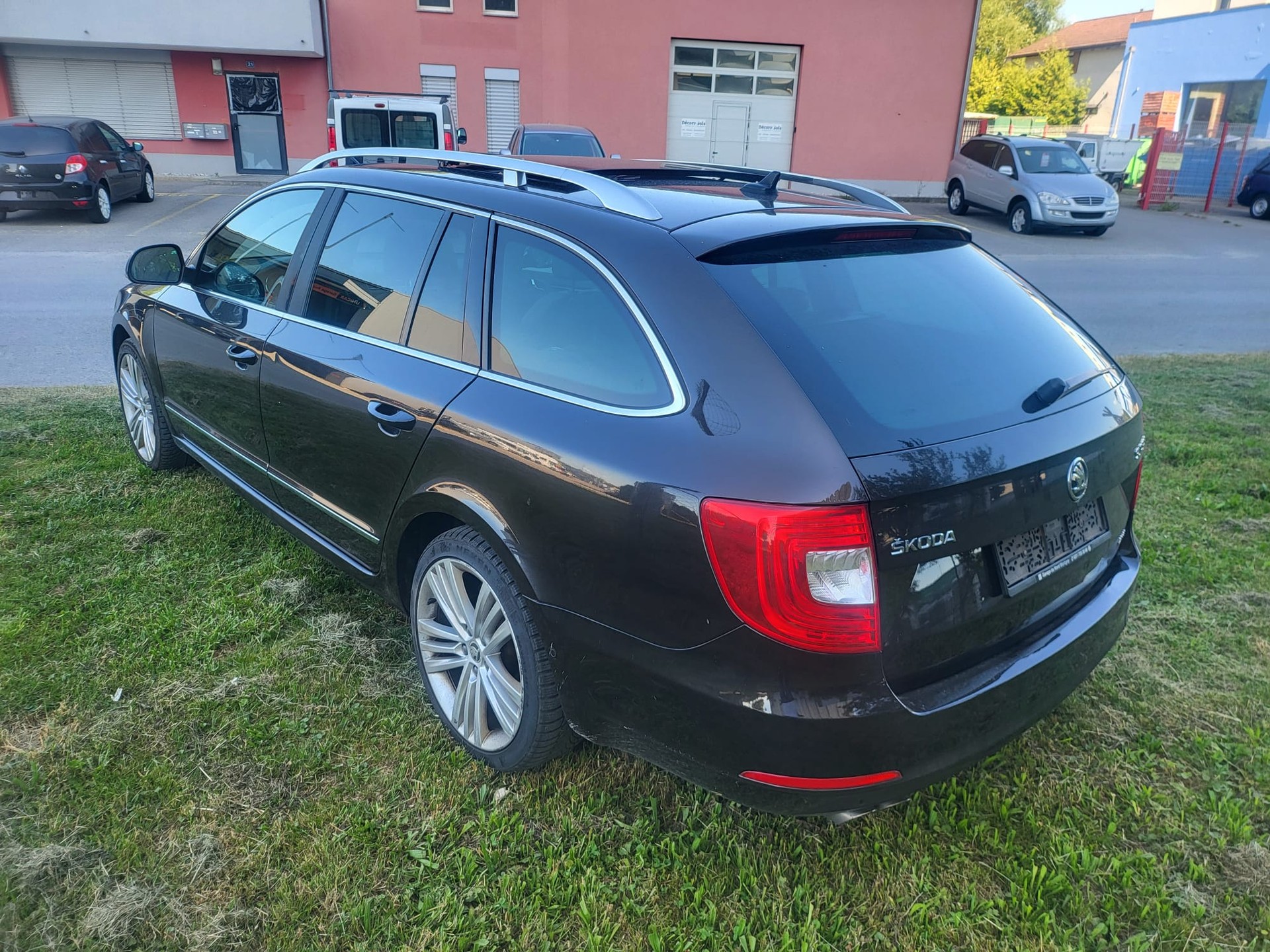 SKODA Superb Combi 2.0 TDi Business 4x4 DSG-image-5