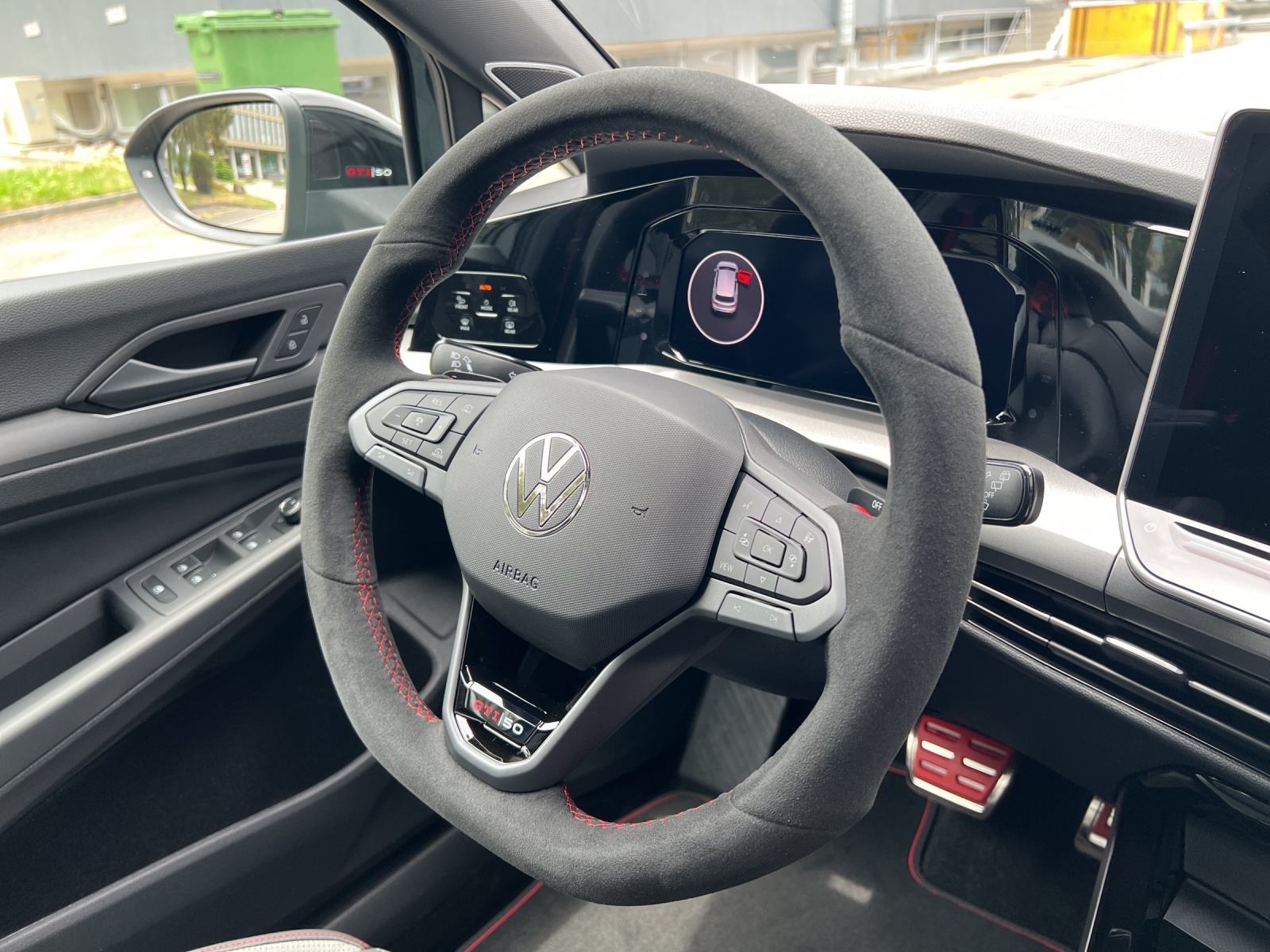 VW Golf 2.0 TSI GTI Edition 50 DSG-image-12
