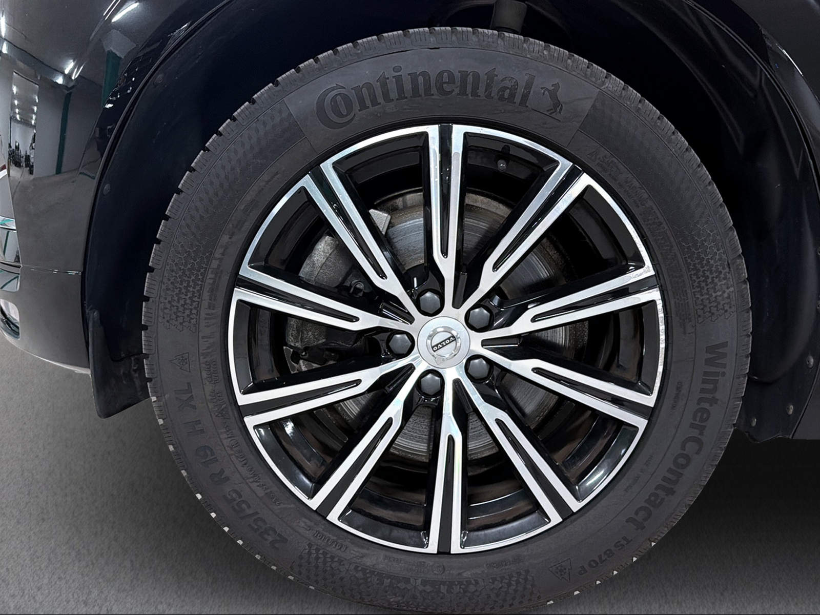 VOLVO XC60 2.0 B5 MH Inscription AWD-image-14