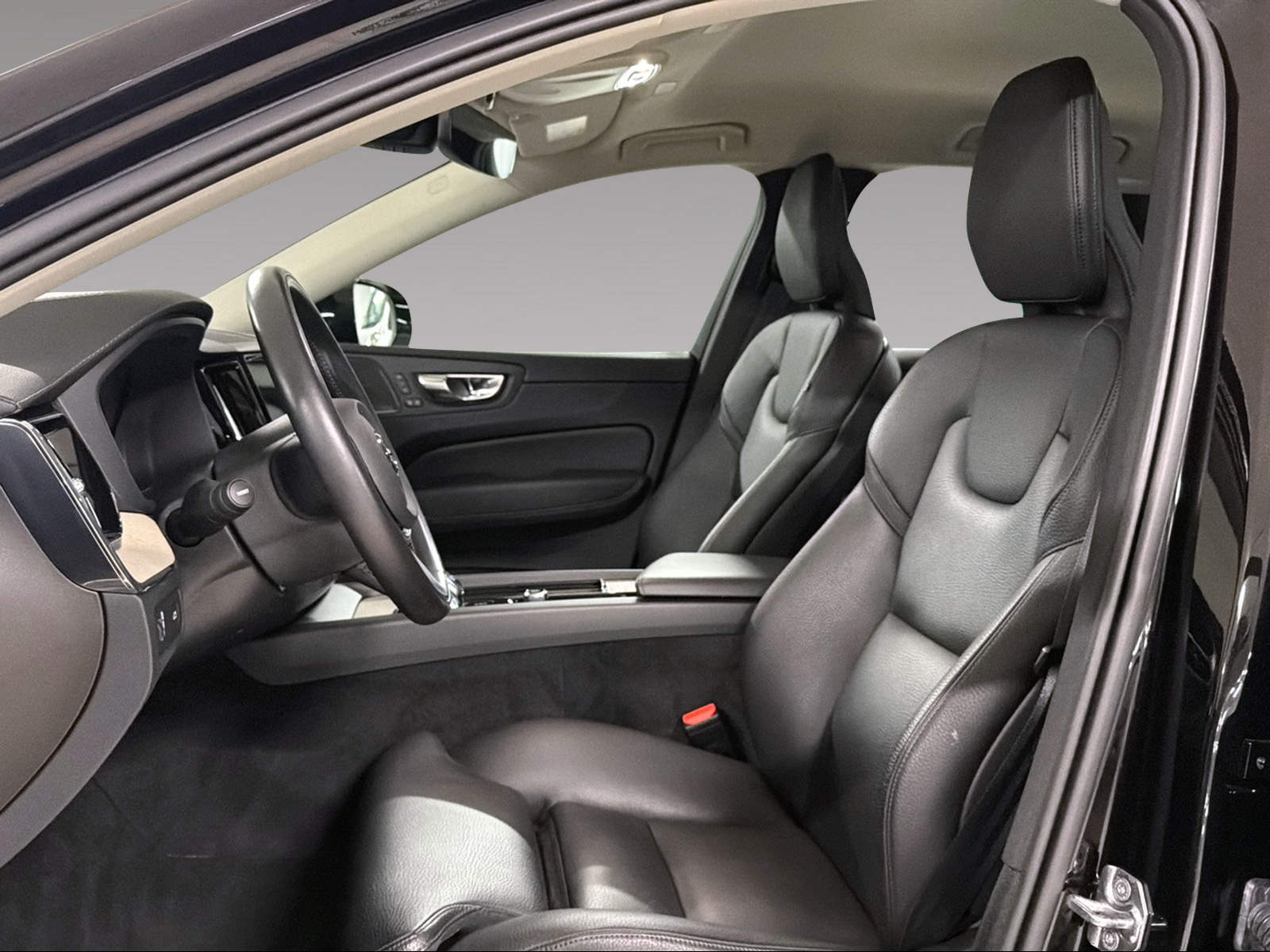 VOLVO XC60 2.0 B5 MH Inscription AWD-image-6