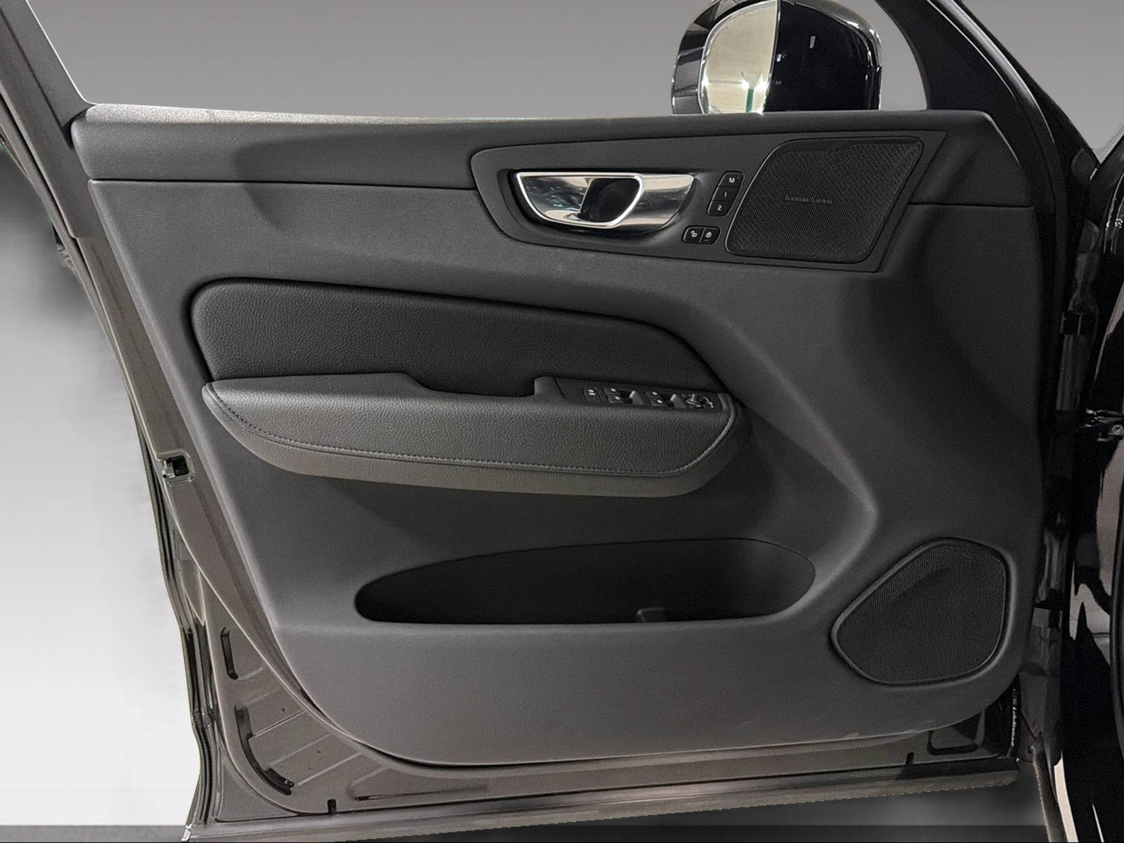 VOLVO XC60 2.0 B5 MH Inscription AWD-image-13