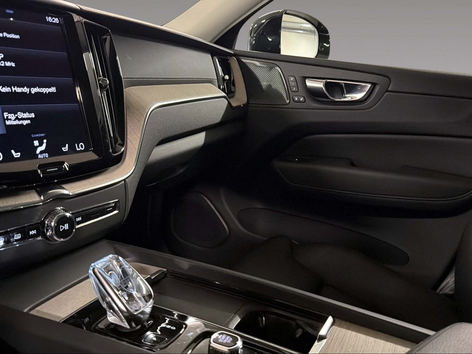 VOLVO XC60 2.0 B5 MH Inscription AWD-image-12