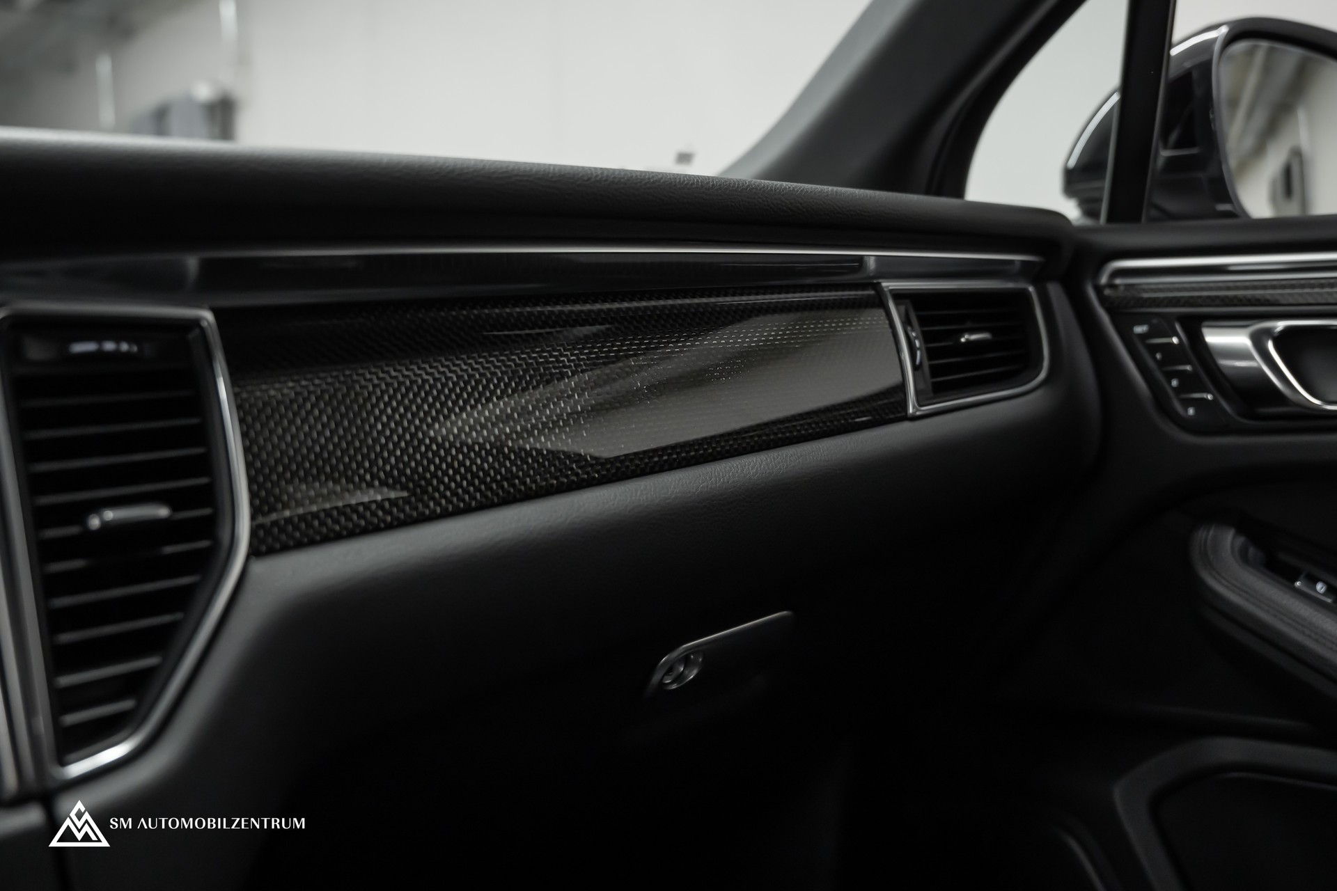 PORSCHE Macan 3.0 V6 S Diesel / Sport Chrono / Luftfahrwerk / Bose / 360° Kamera-image-29